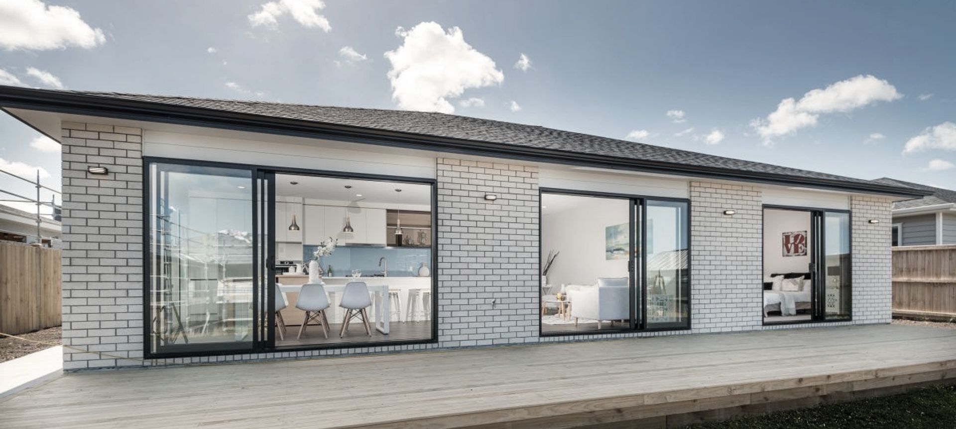 Gemscott cres, Huapai banner