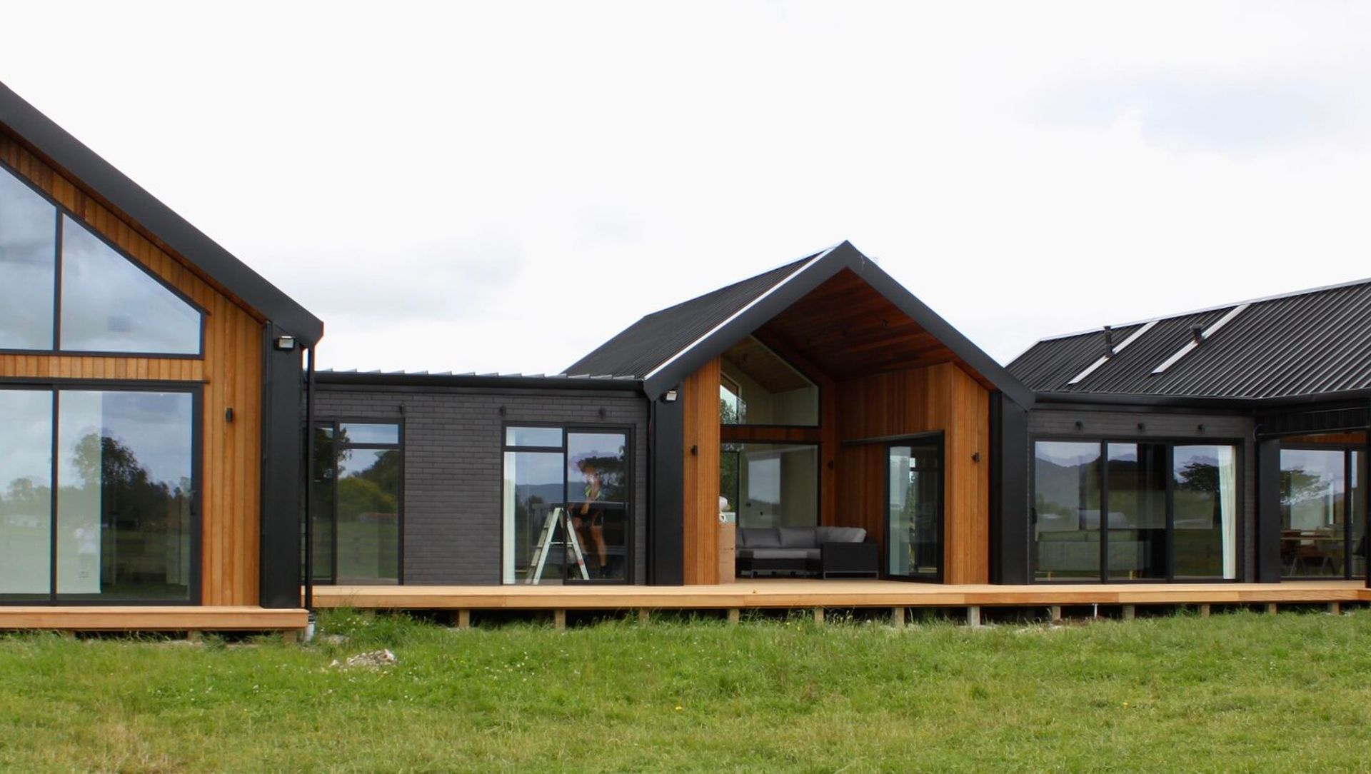 Te Kowhai , Hamilton banner