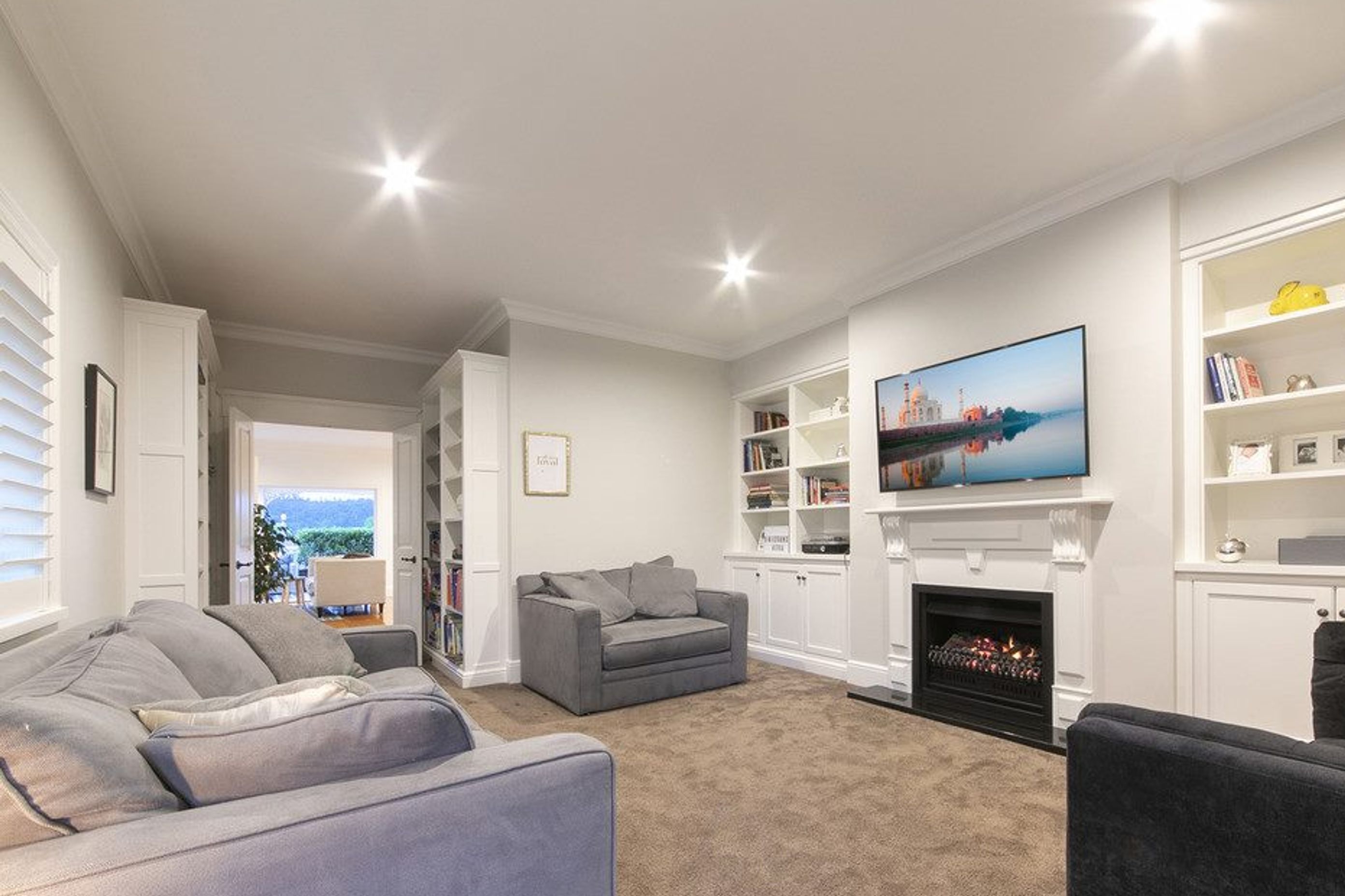 Riverhead Villa