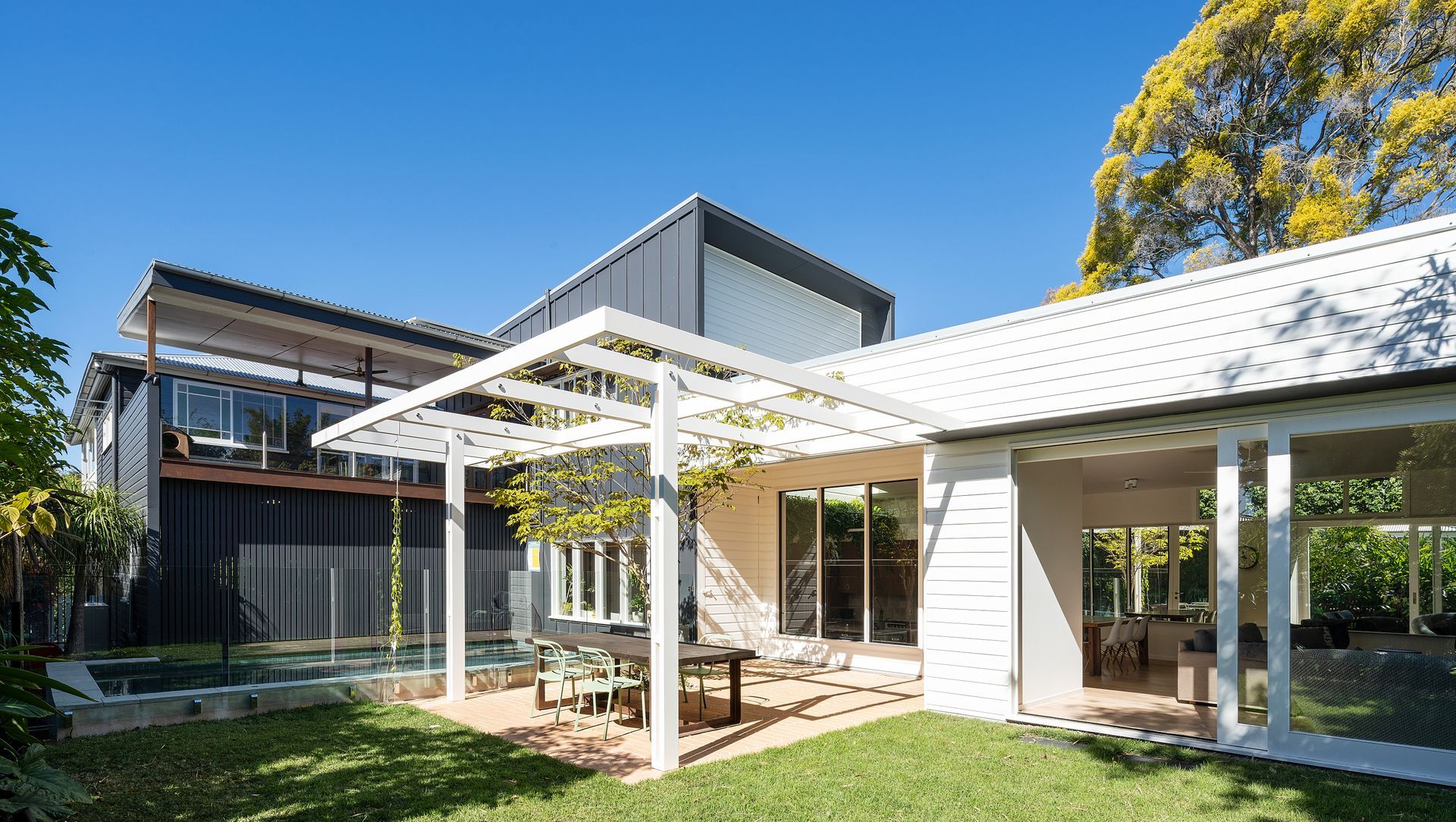 Red Hill Residence banner