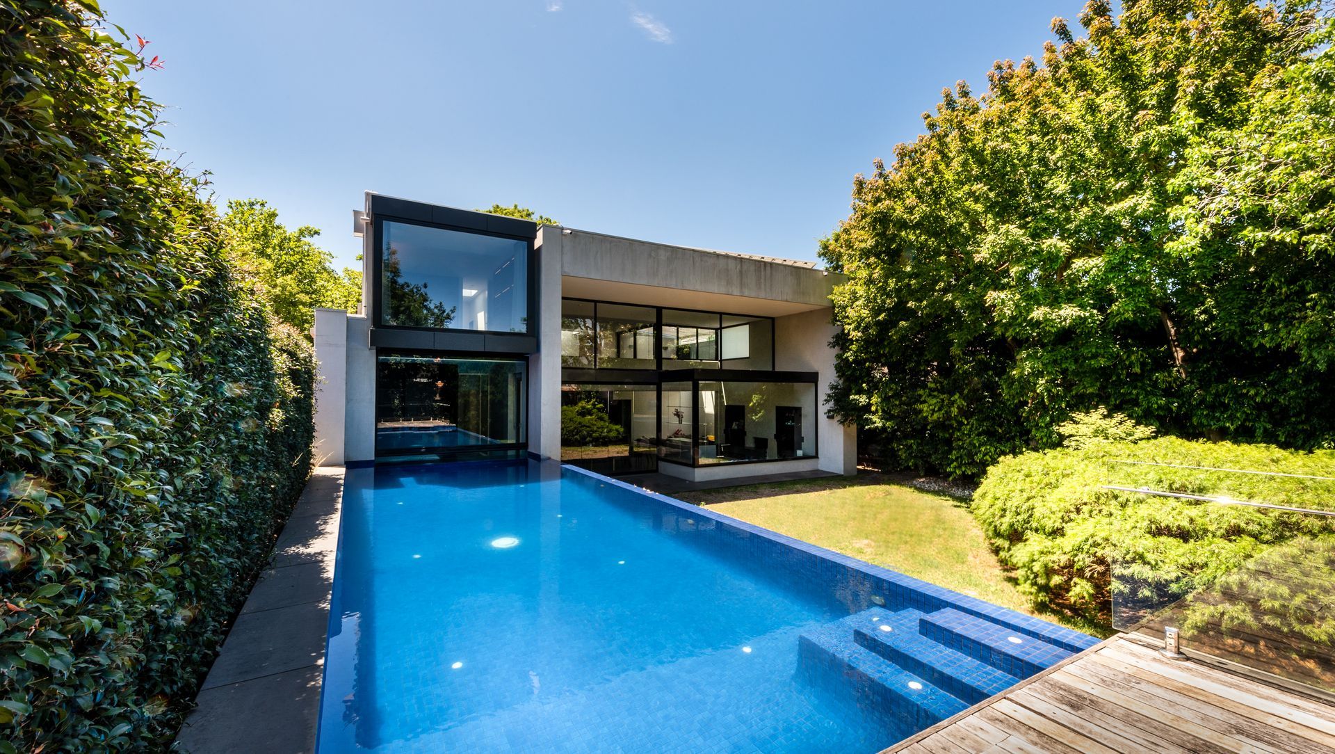 Alfred Street Kew banner