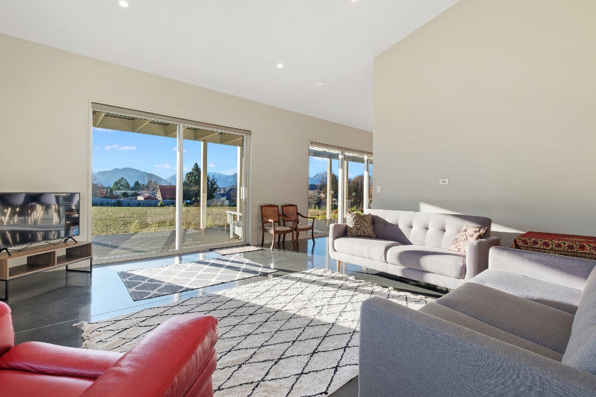 Sapphire Spring Rise