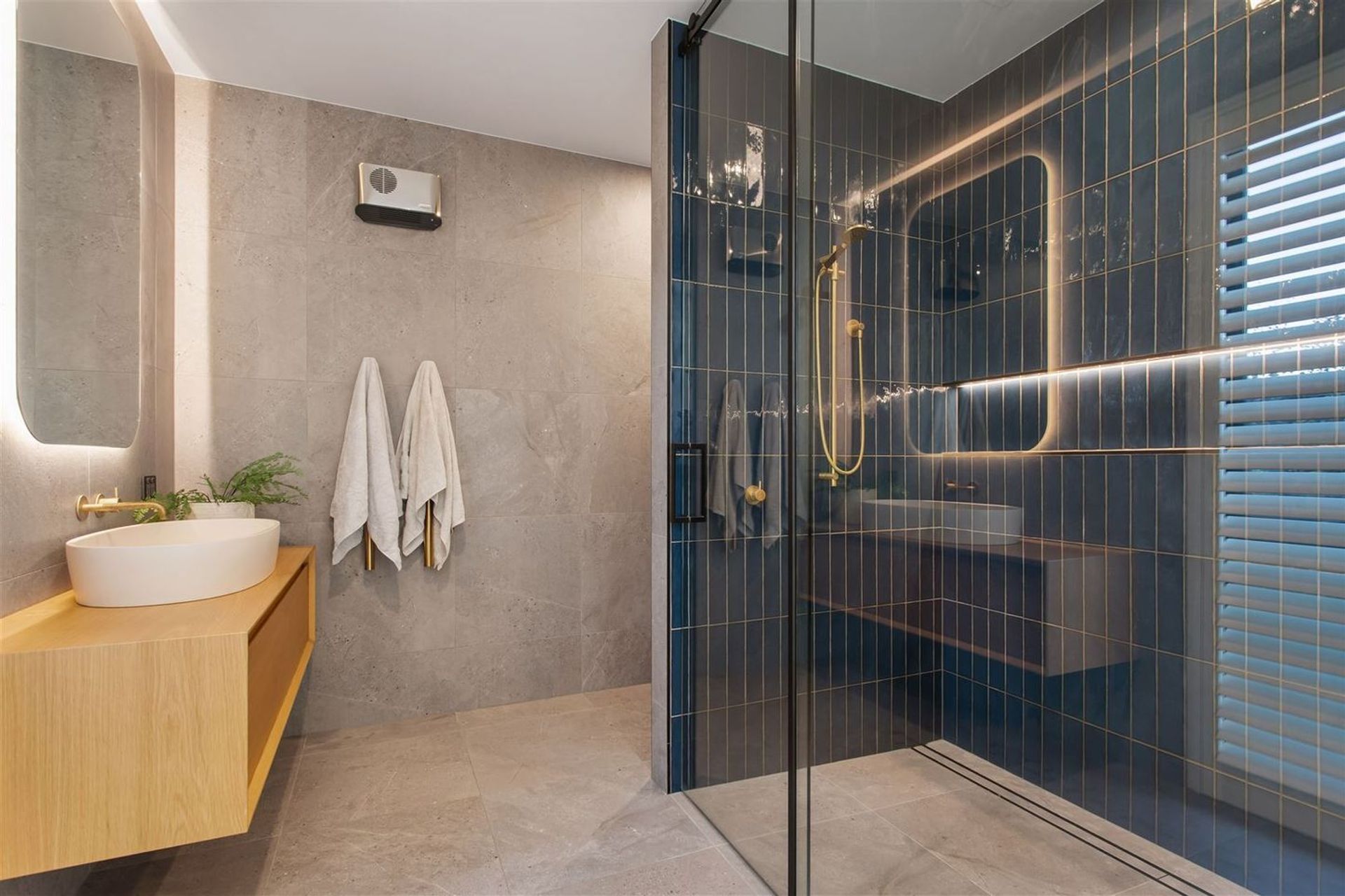 BATHROOM-ENSUITE-v2.jpg