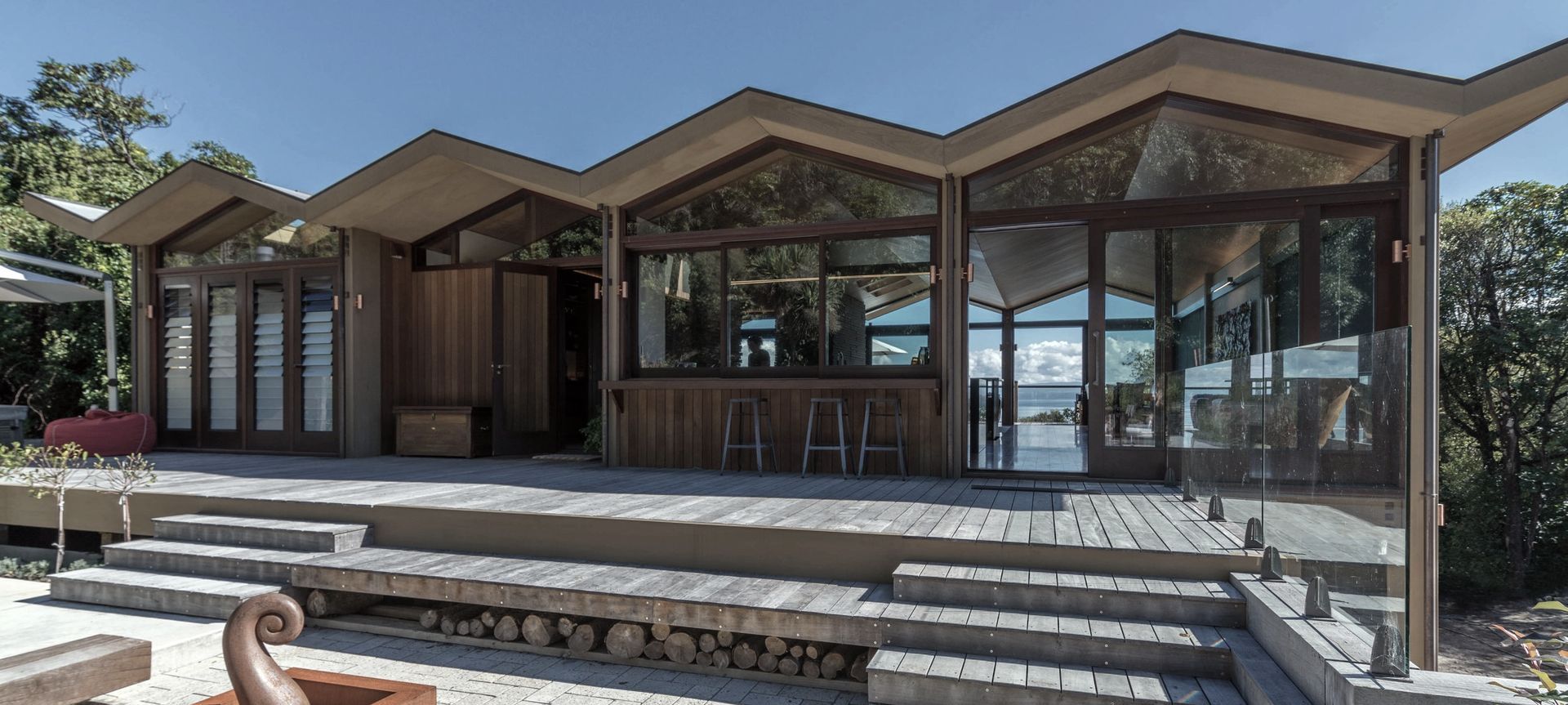 Design Pinnacle, Whakamoenga Point banner
