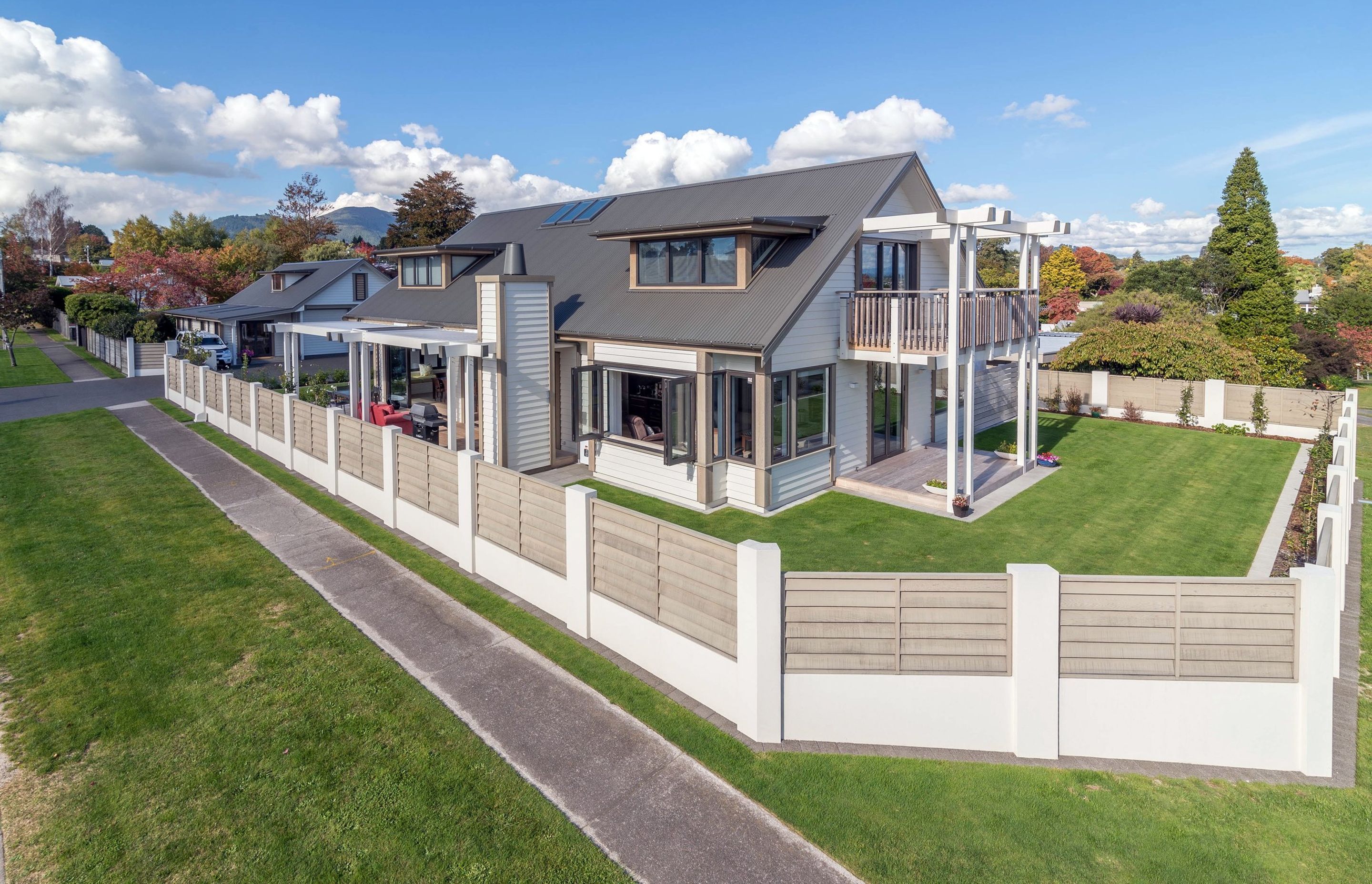 Hosking Home &amp; Boatshed, Bird Area