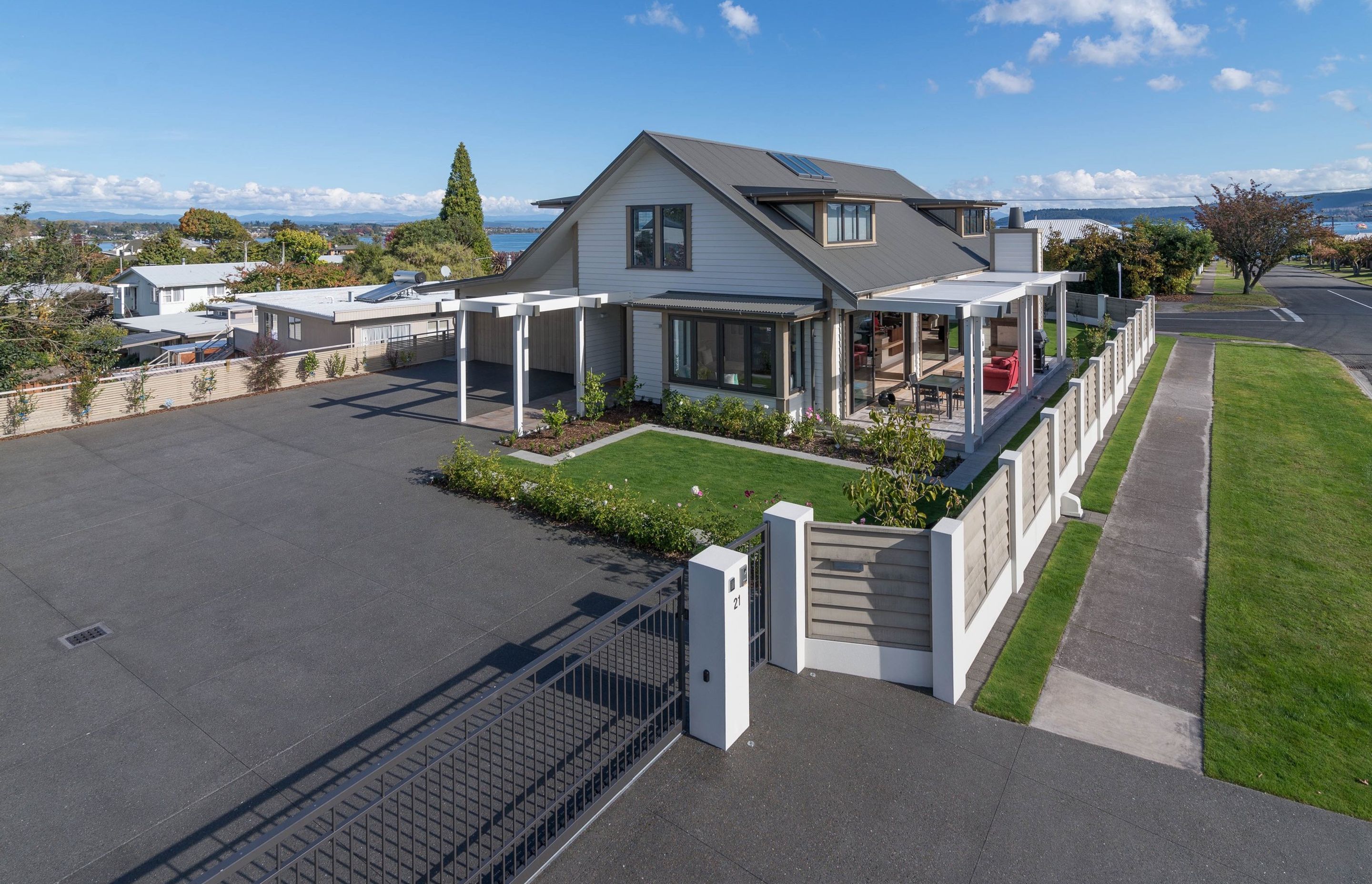 Hosking Home &amp; Boatshed, Bird Area