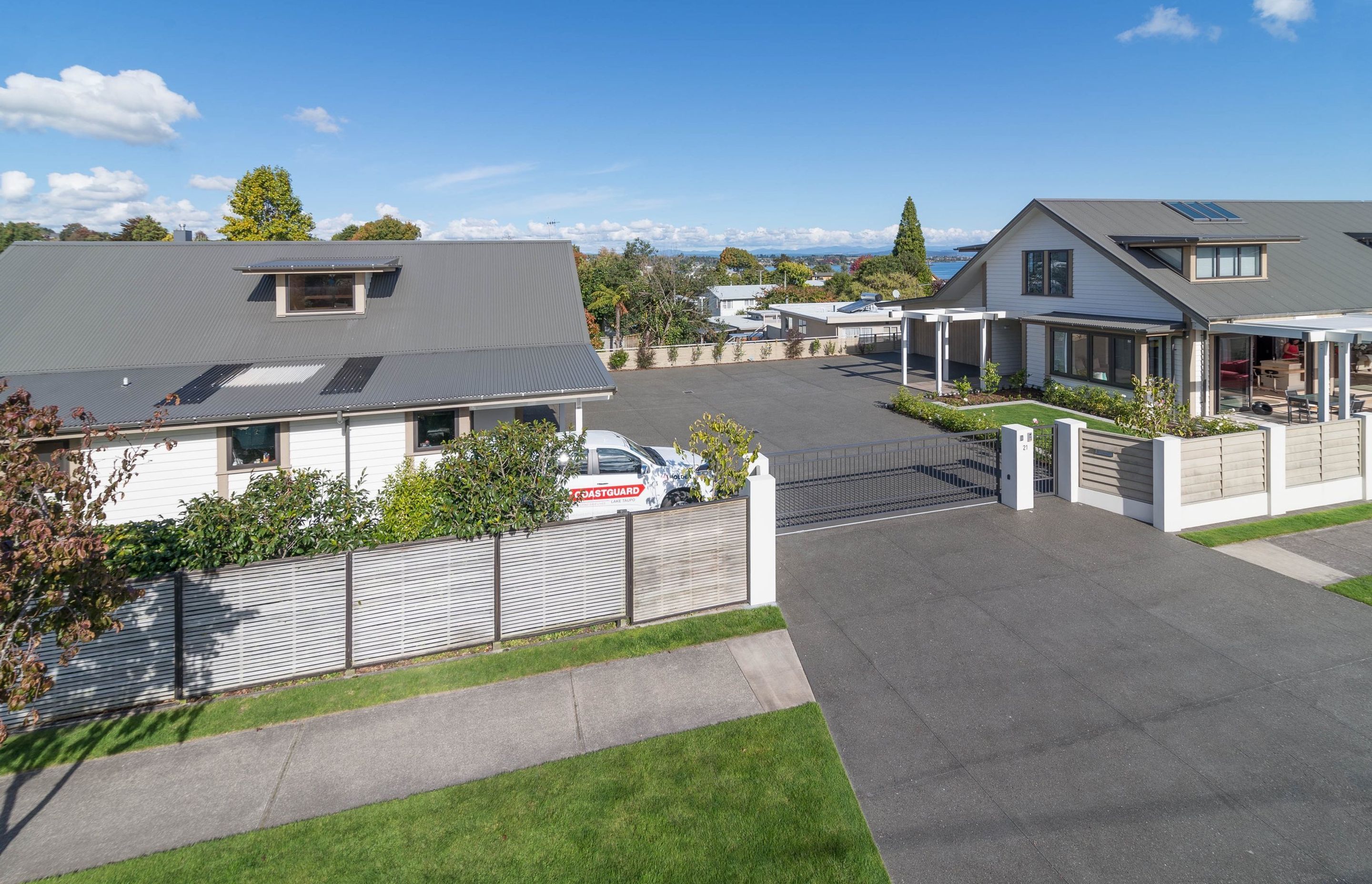 Hosking Home &amp; Boatshed, Bird Area