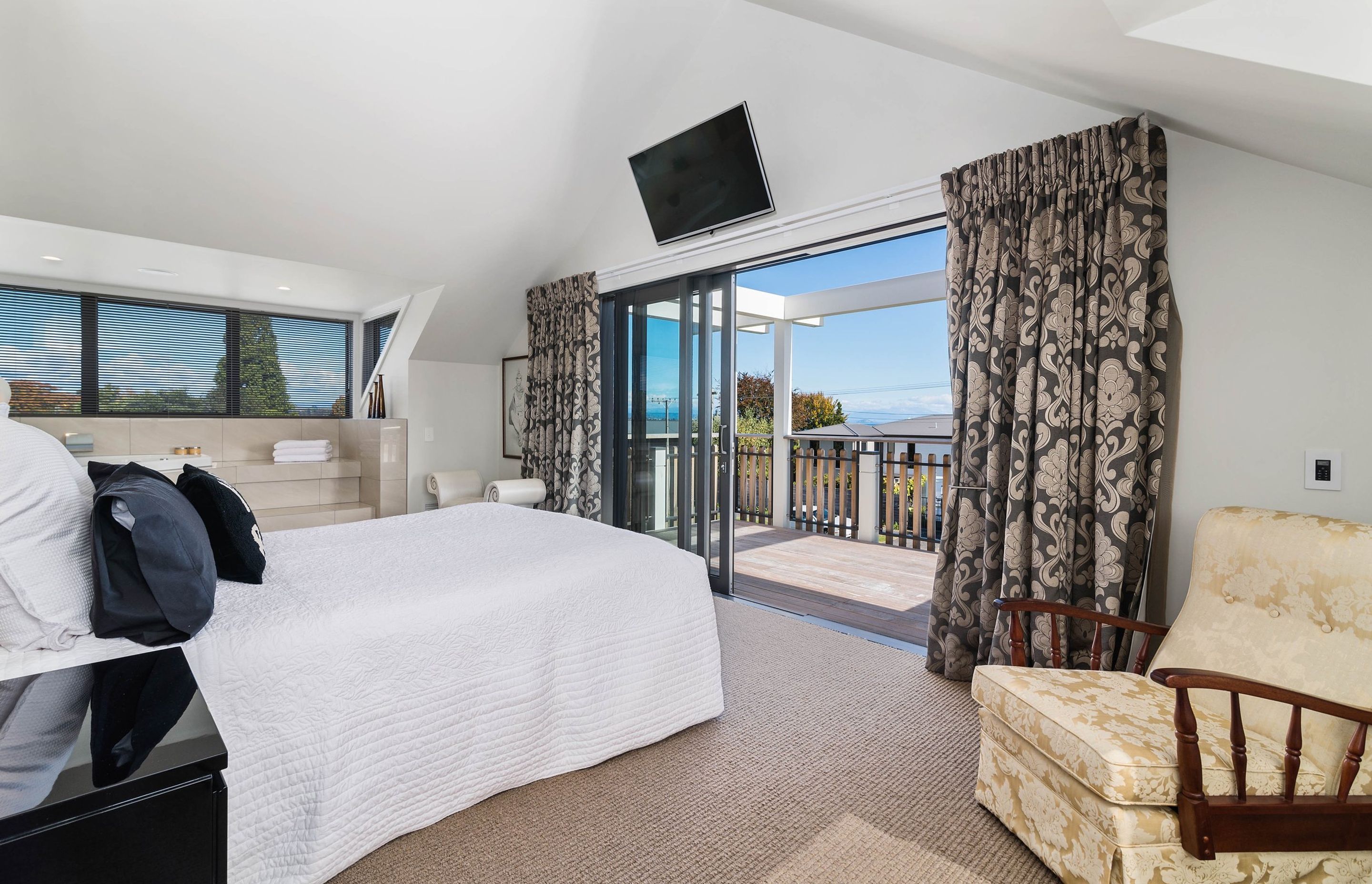 Hosking Home & Boatshed, Bird Area