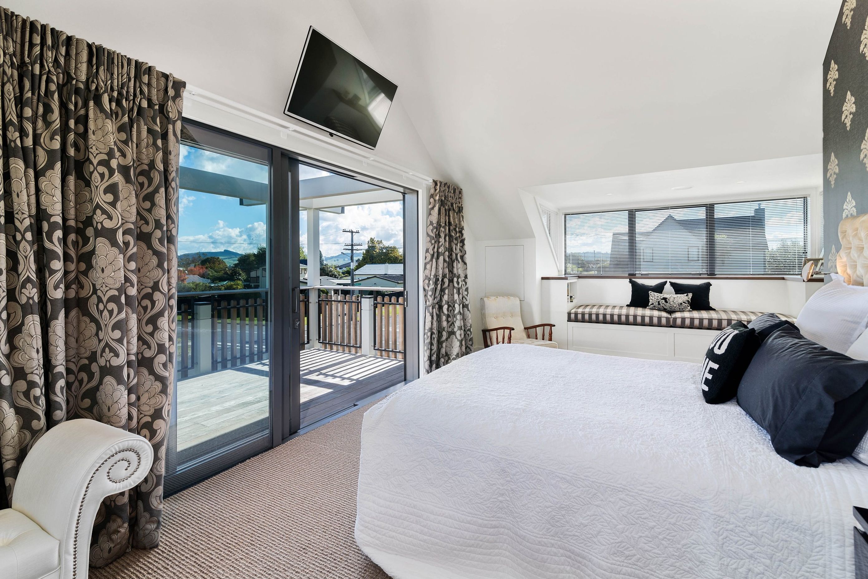 Hosking Home & Boatshed, Bird Area