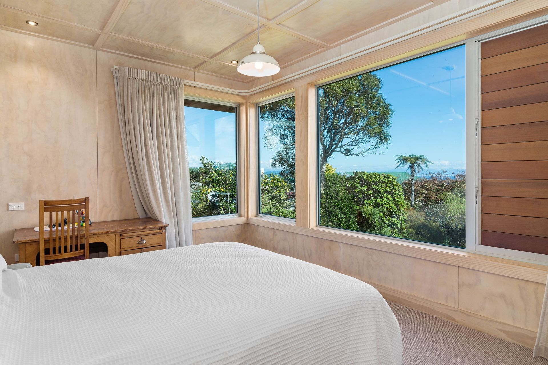 Hursthouse, Hilltop