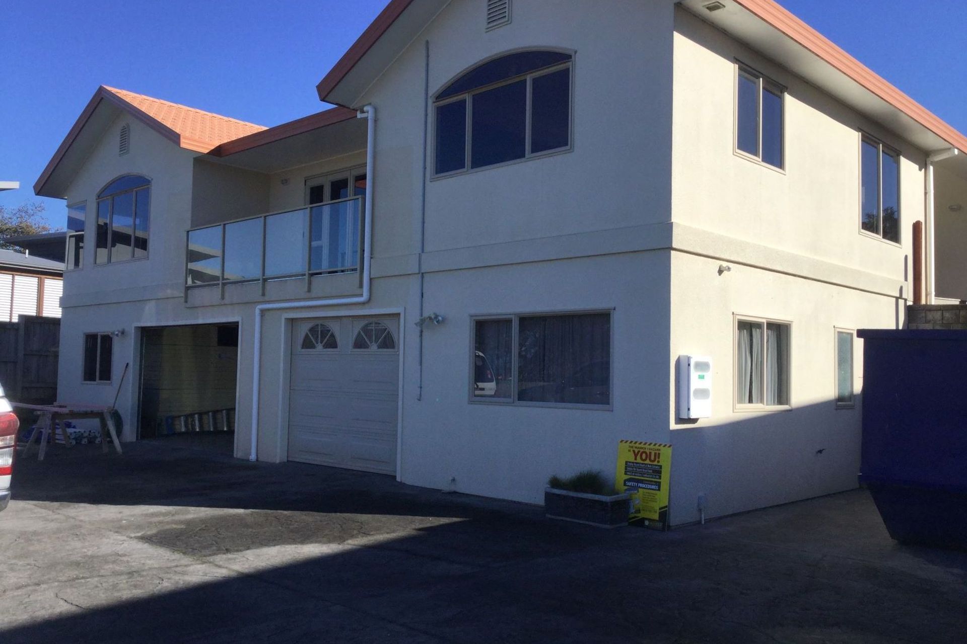 BEFORE: Prior to renovations the house had single glazed windows and only the minimum required insulation specified by the NZ Building Code. The exterior plasterwork was also looking dated and tired.