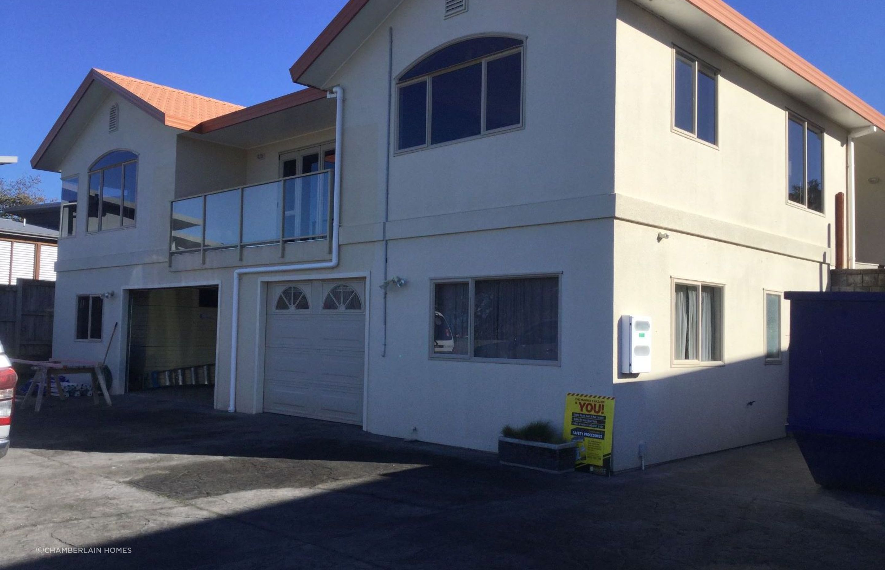 BEFORE: Prior to renovations the house had single glazed windows and only the minimum required insulation specified by the NZ Building Code. The exterior plasterwork was also looking dated and tired.