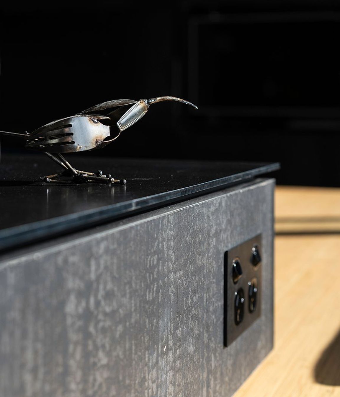 Steel bench top with Sibu panel