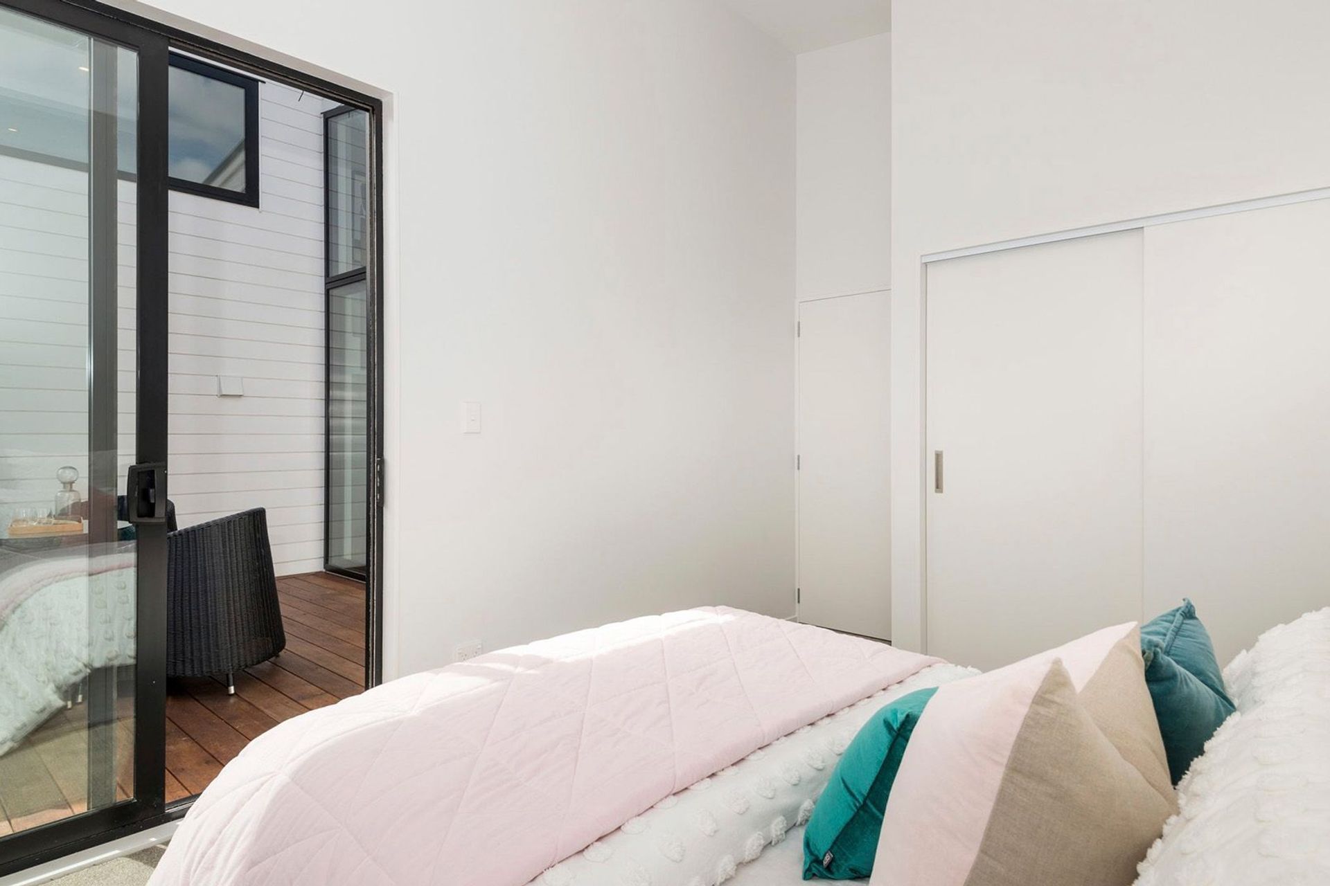 Castledine Crescent, Glen Innes