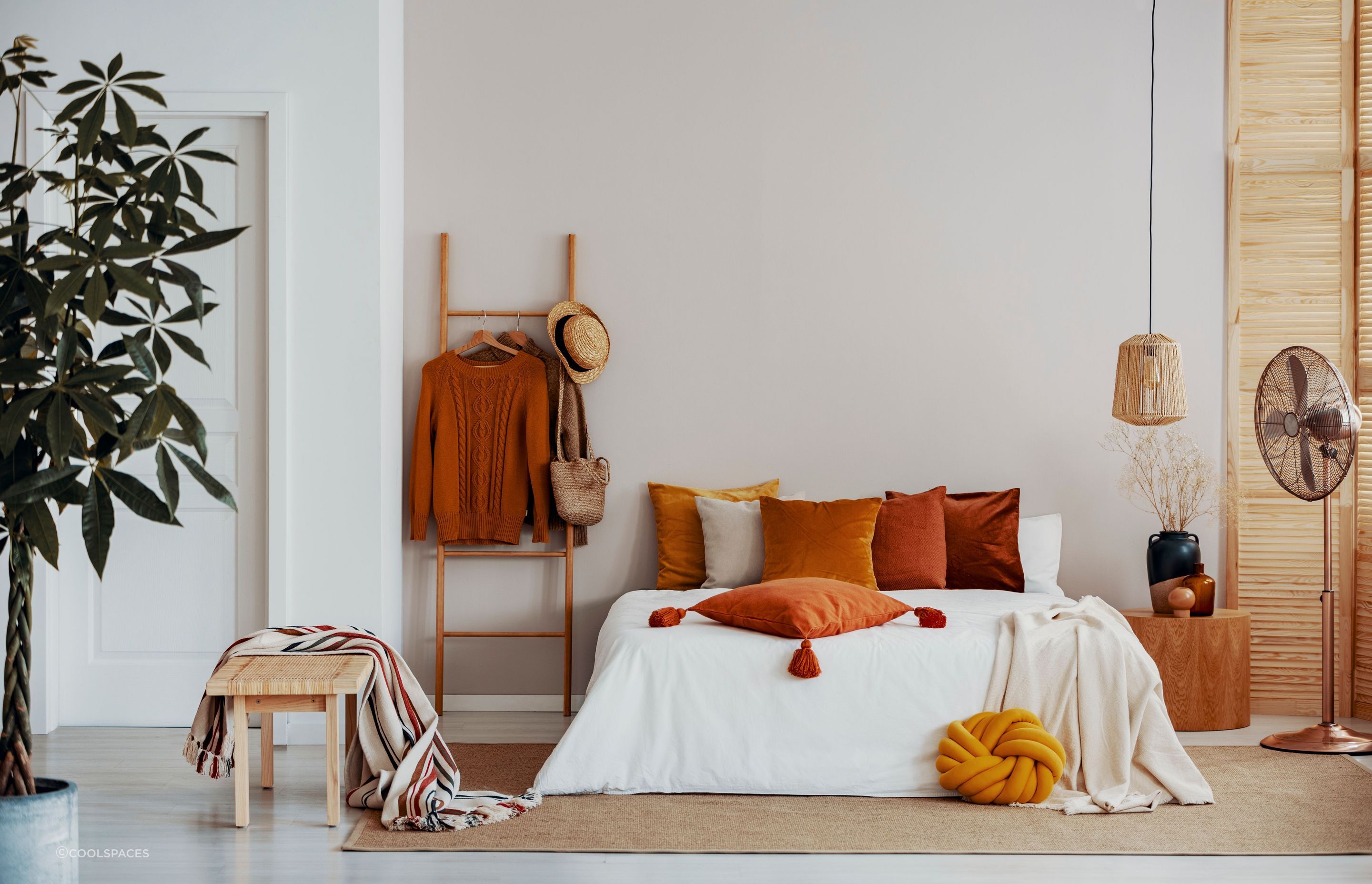 Simple Bedroom arrangement to reduce clutter
