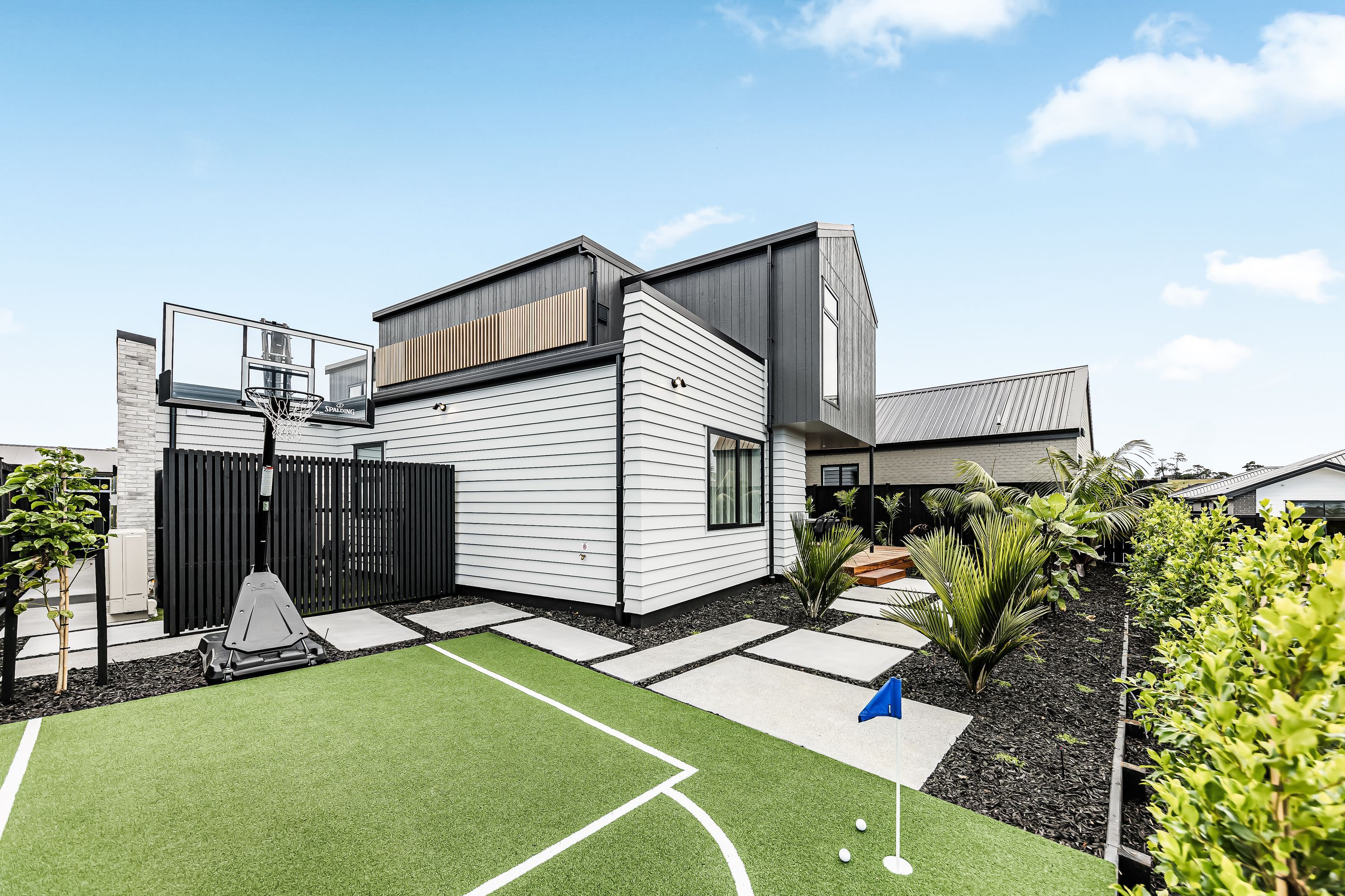 Copy-of-LL25003House-of-illusions-Maddren-092.jpg