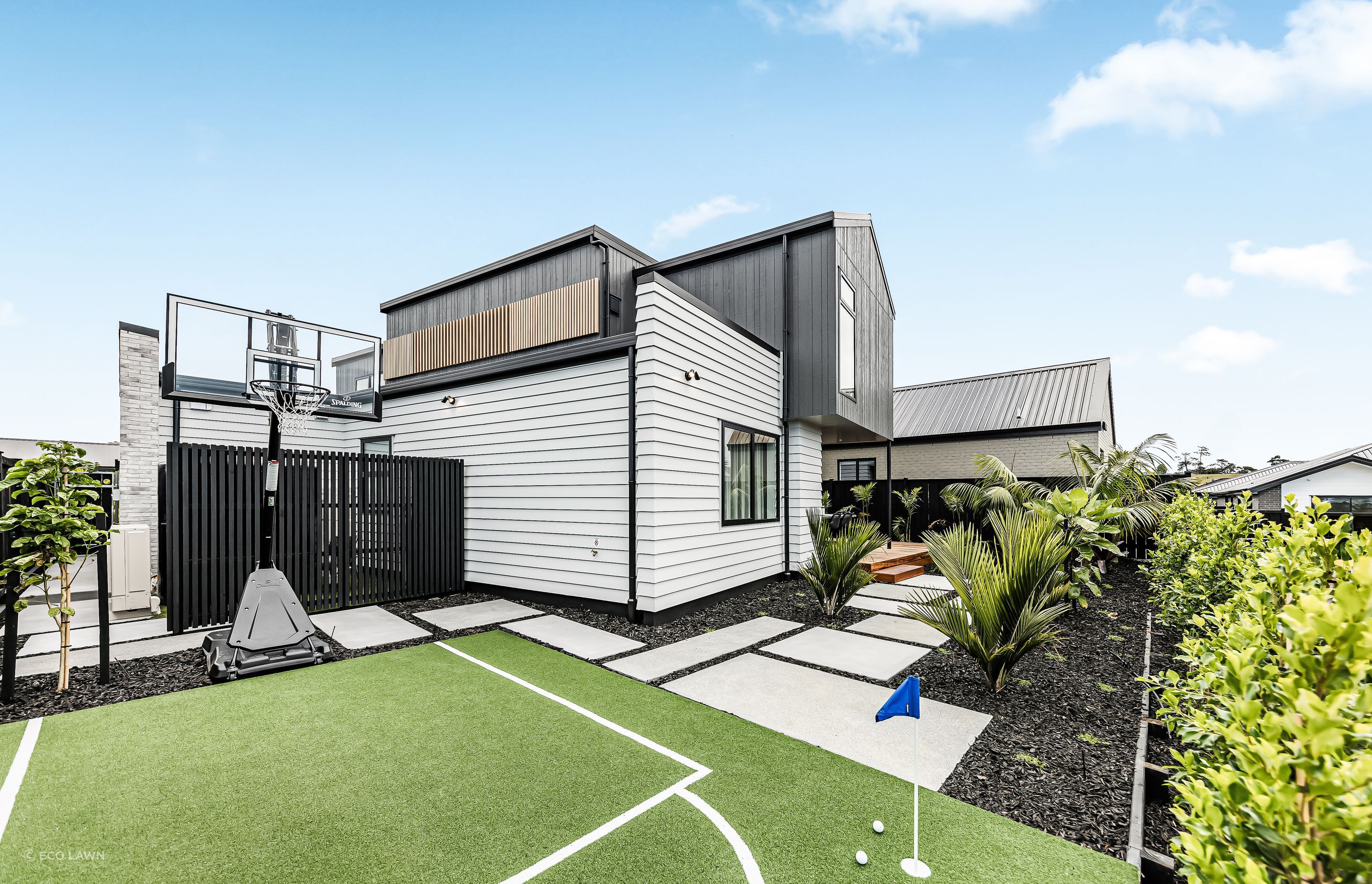 Copy-of-LL25003House-of-illusions-Maddren-092.jpg