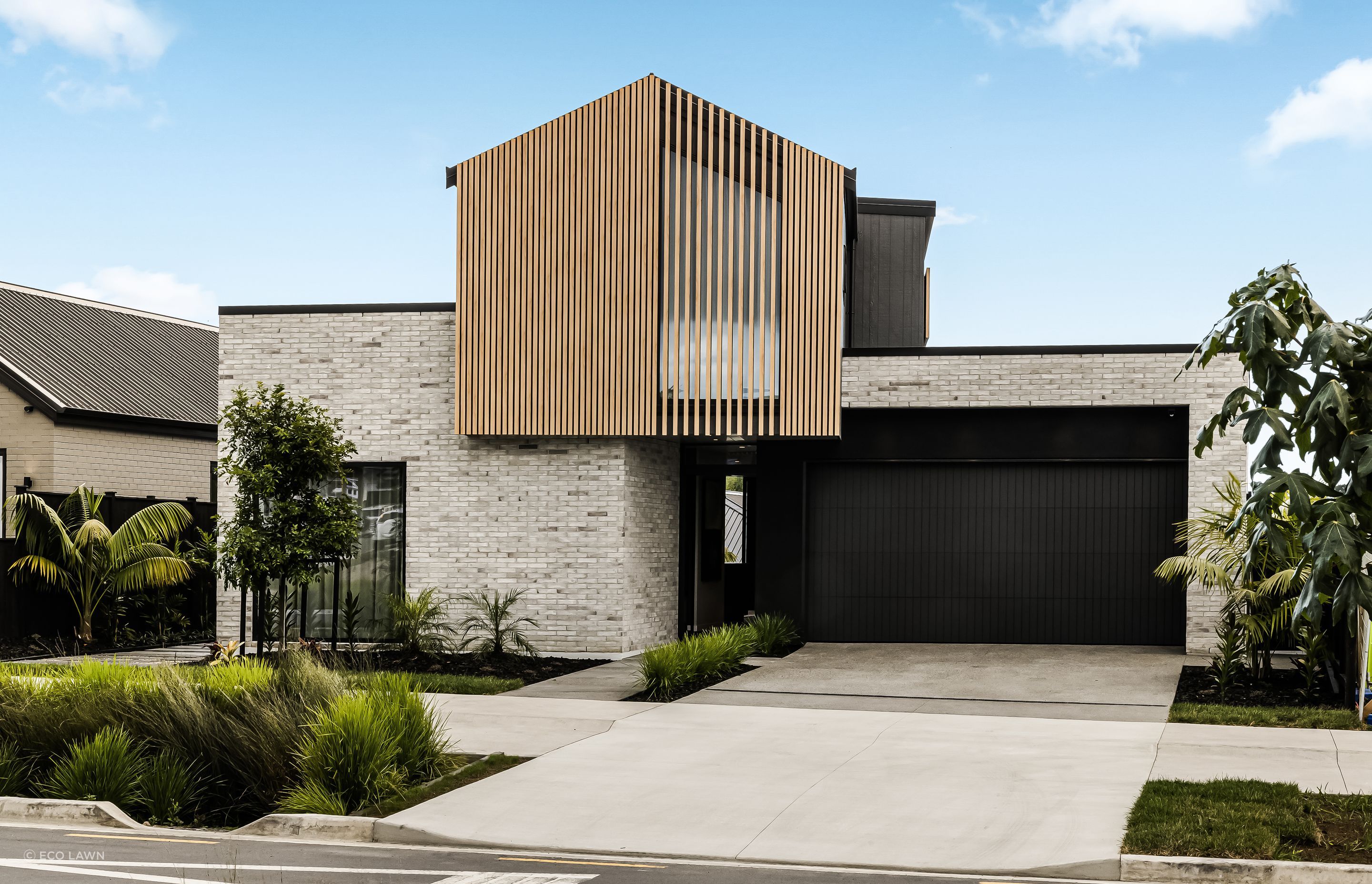 Copy-of-LL25003House-of-illusions-Maddren-116.jpg