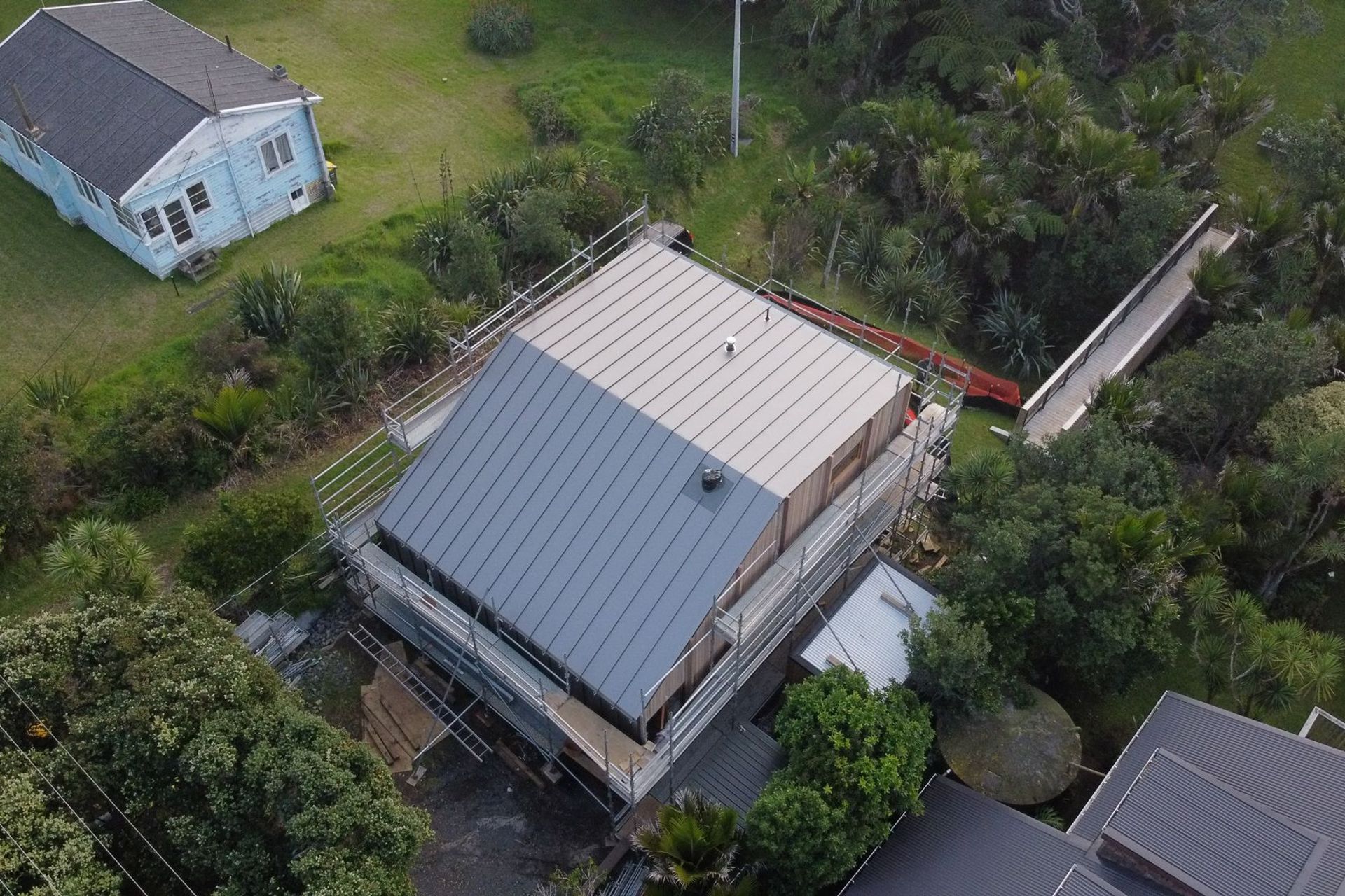 Garden Road, Piha