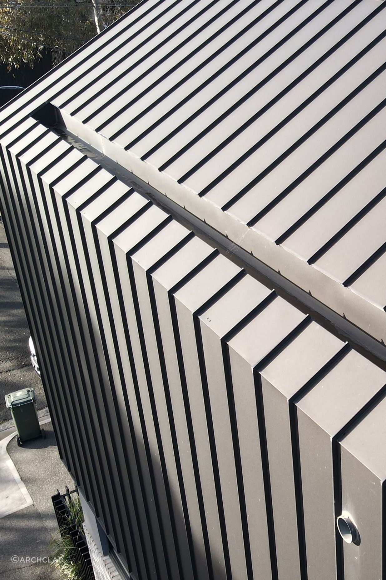 Concealed gutter