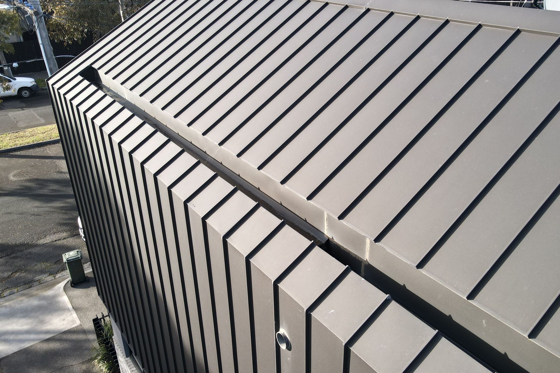 Concealed gutter