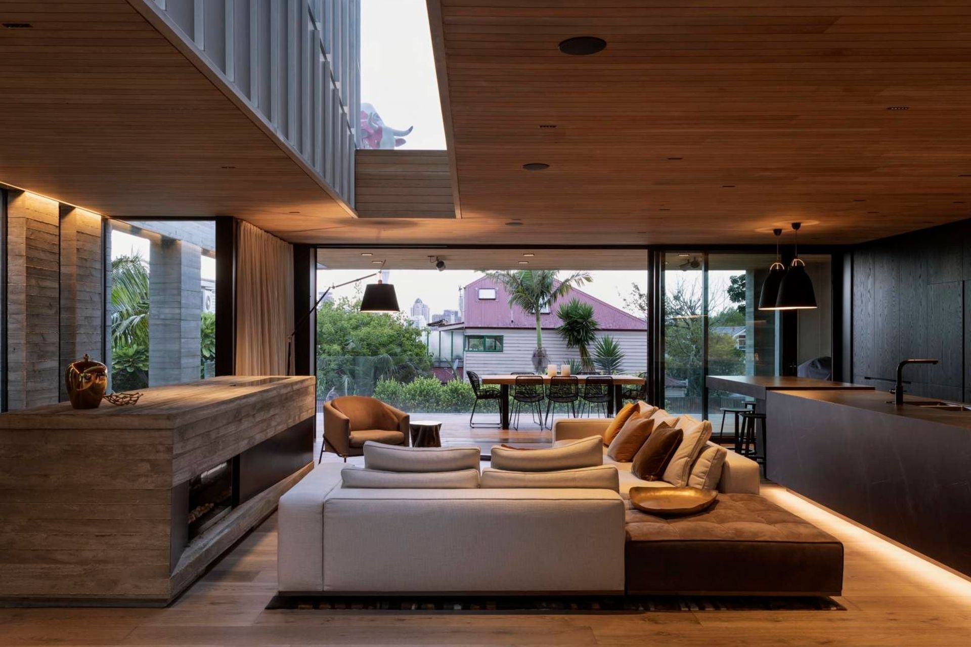 With a desire to create unobstructed sightlines across multiple axes, the architect devised a series of low-slung elements, such as the fire surround, that would add structure to the spaces without the need for walls. Recessed into the fire surround is a 