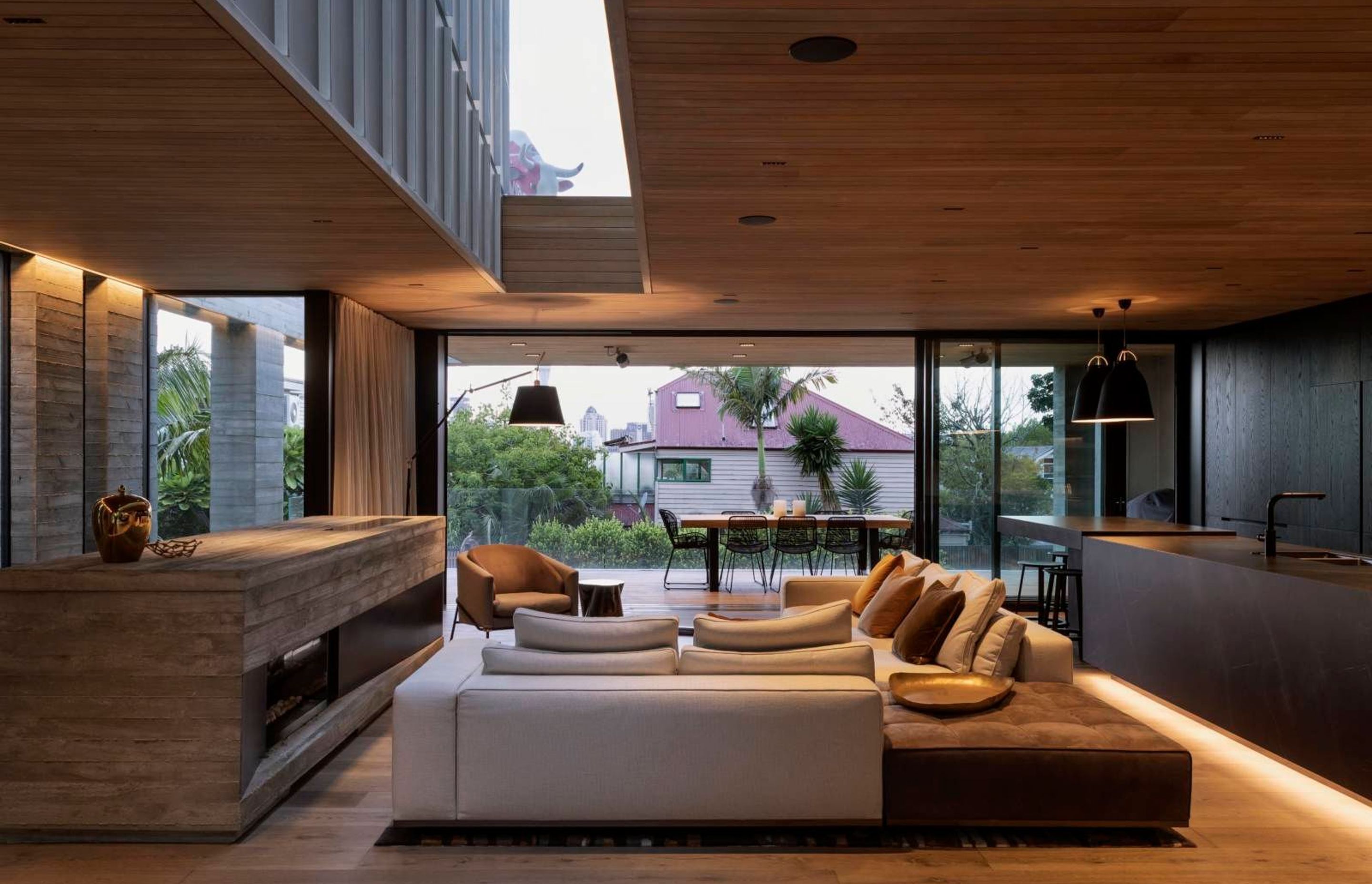 With a desire to create unobstructed sightlines across multiple axes, the architect devised a series of low-slung elements, such as the fire surround, that would add structure to the spaces without the need for walls. Recessed into the fire surround is a