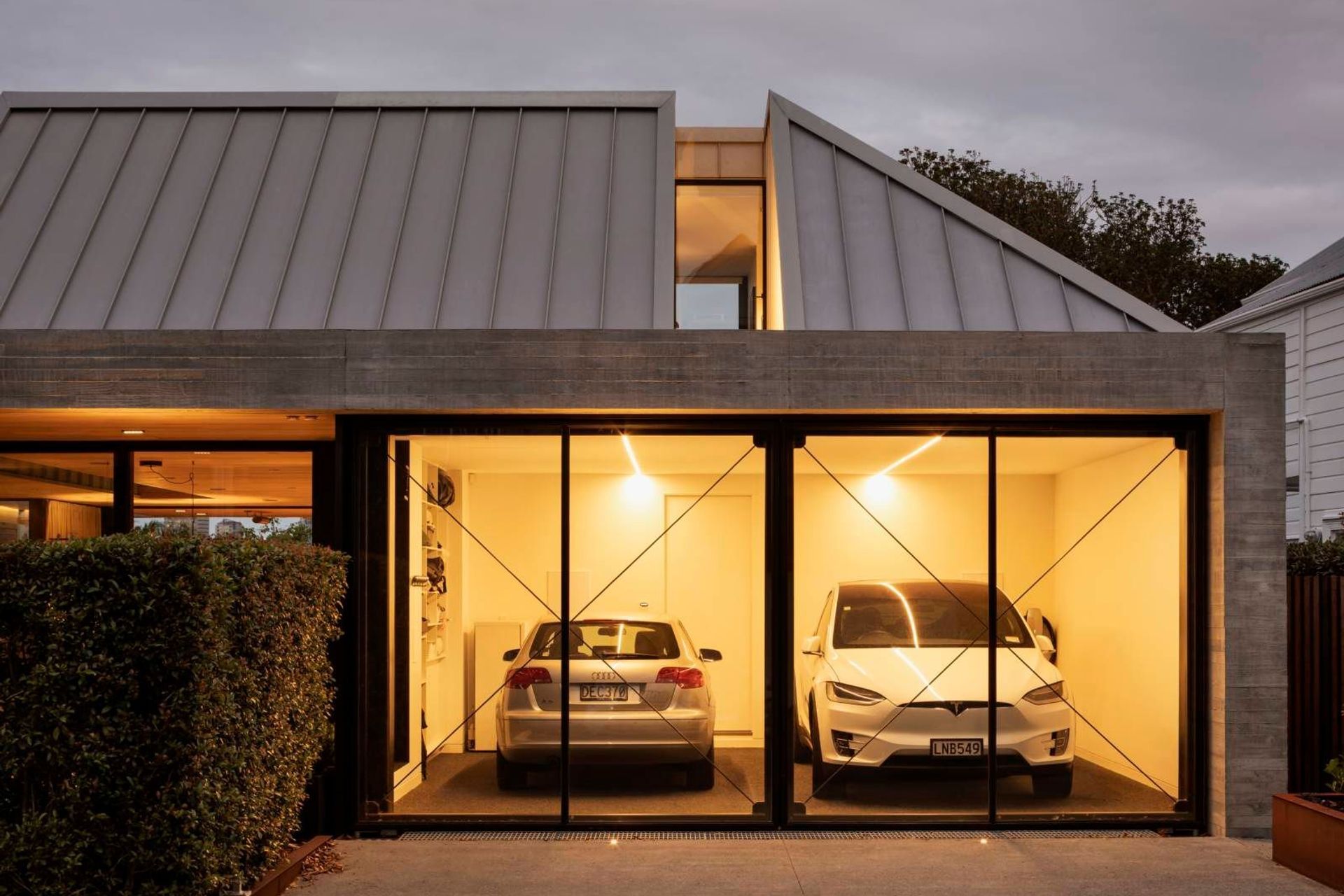 Situated in a heritage zone, council stipulated that the garage doors should contain windows. Architect Jack McKinney took that stipulation to the extreme, setting up a dialogue between the house and the streetscape.