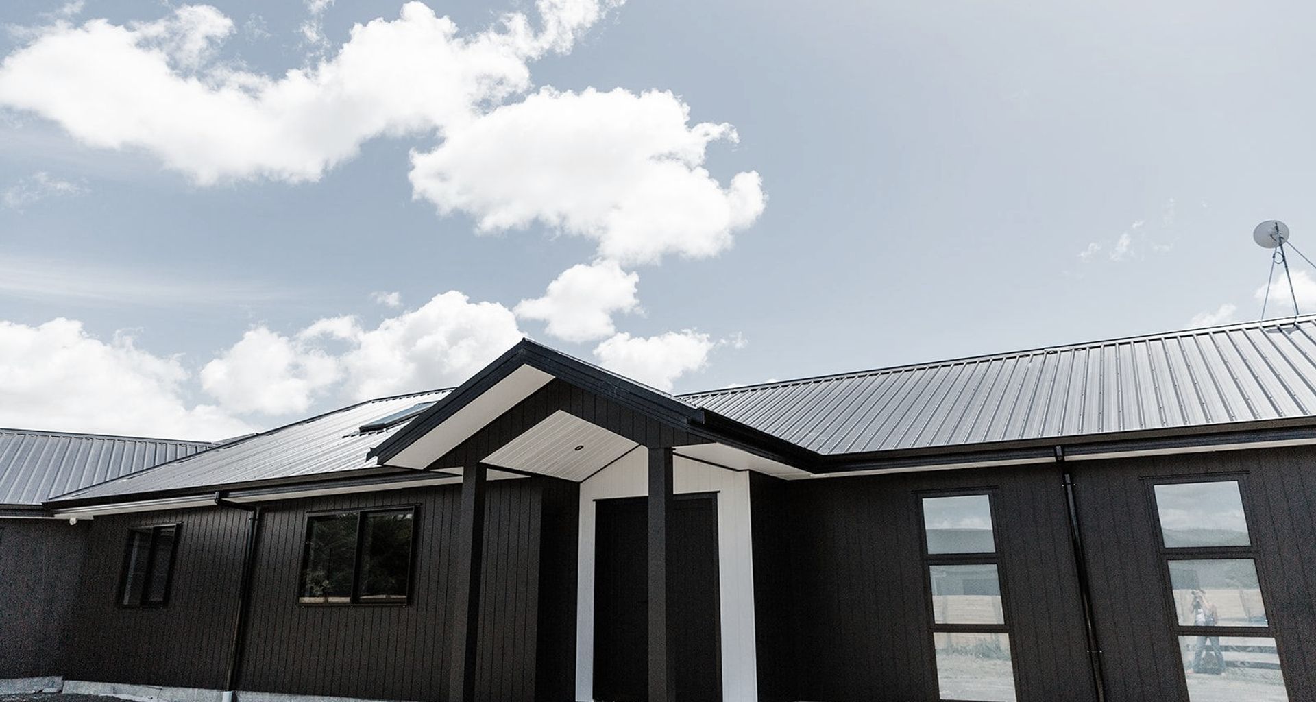 Meeanee Road New Build banner