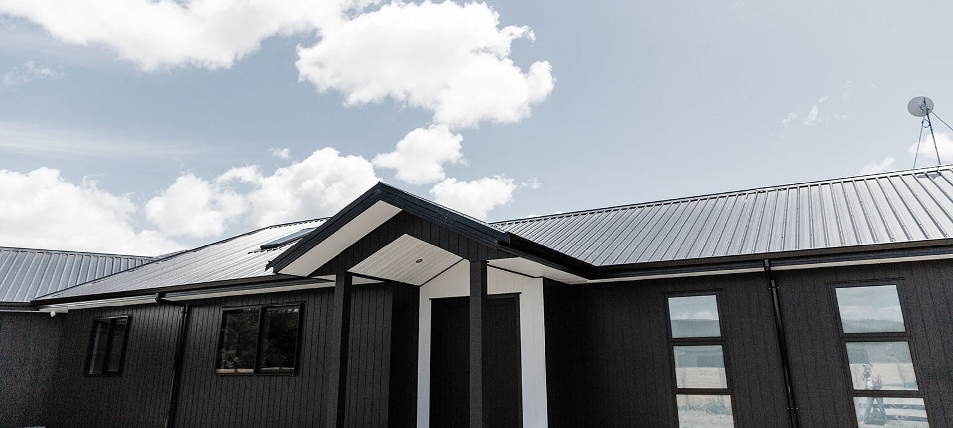 Meeanee Road New Build banner