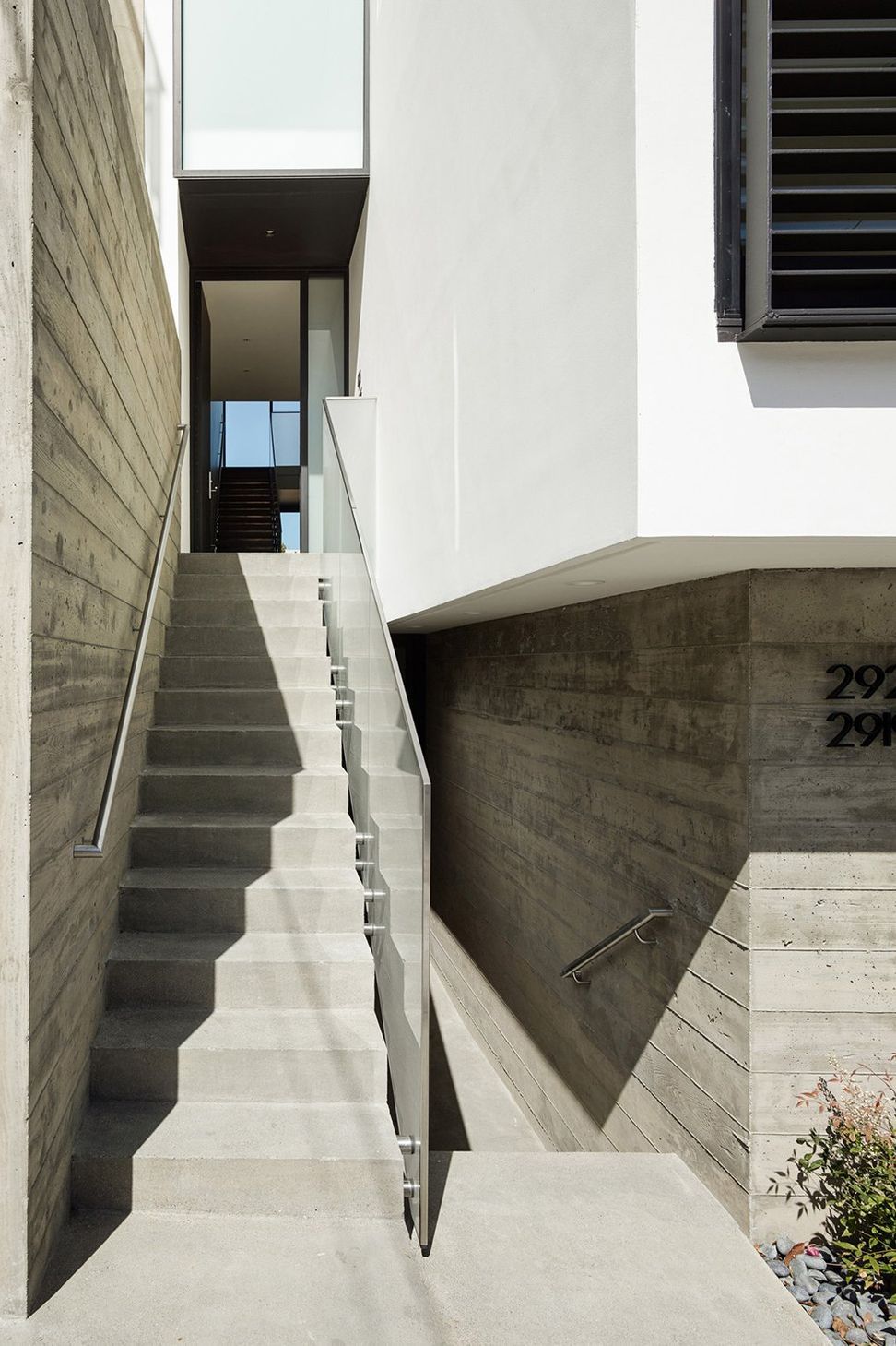 ENTRY-STAIR.jpg