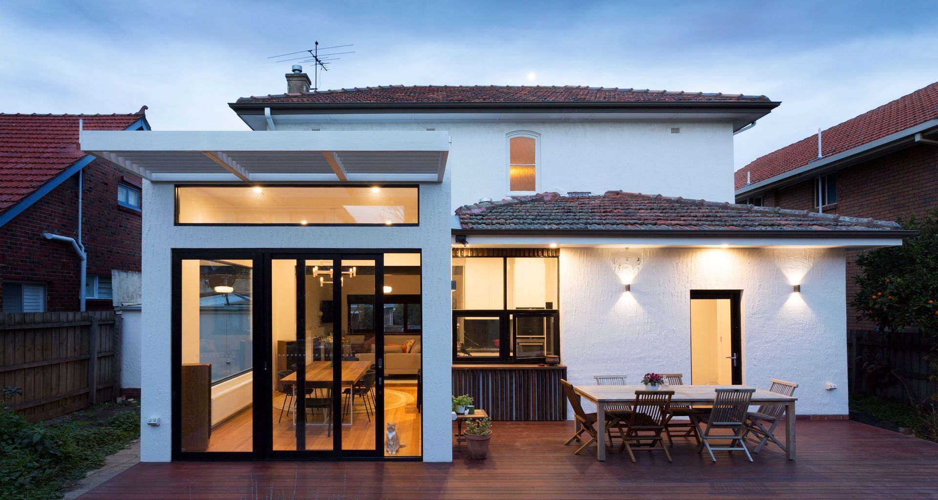 Deco House banner