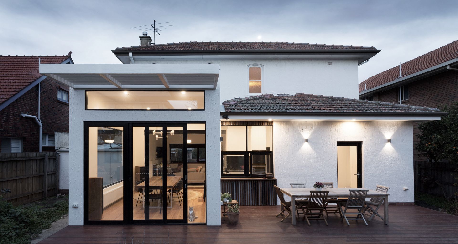 Deco House banner