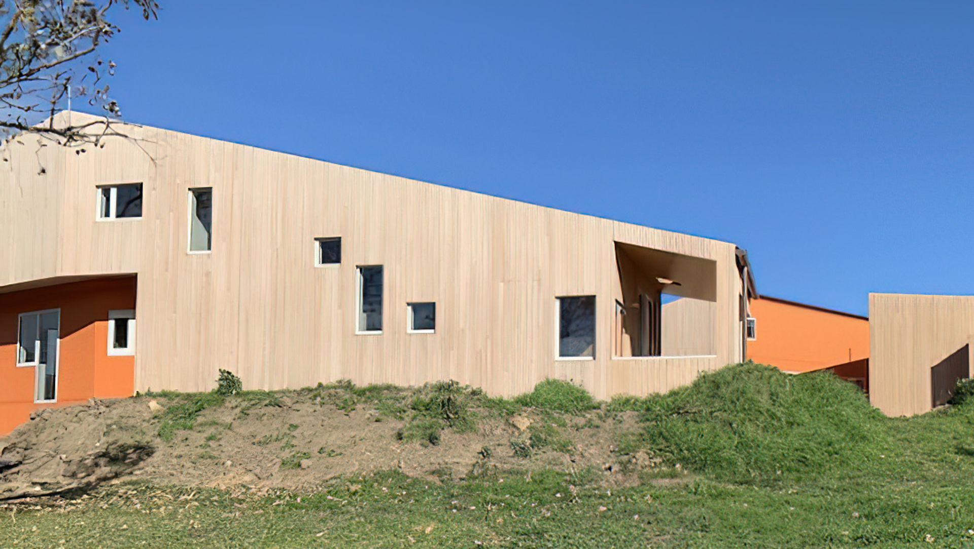 Energy-Efficient Island Style Living banner