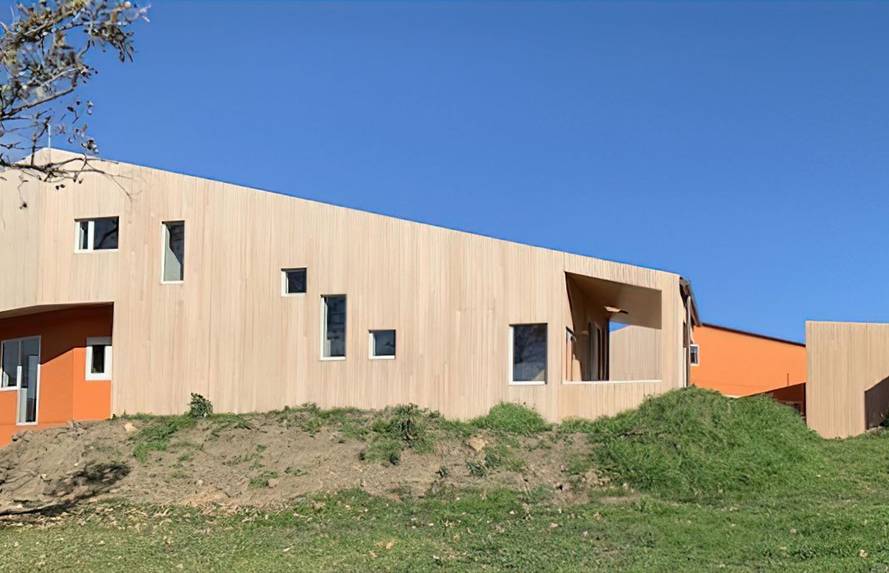 Energy-Efficient Island Style Living