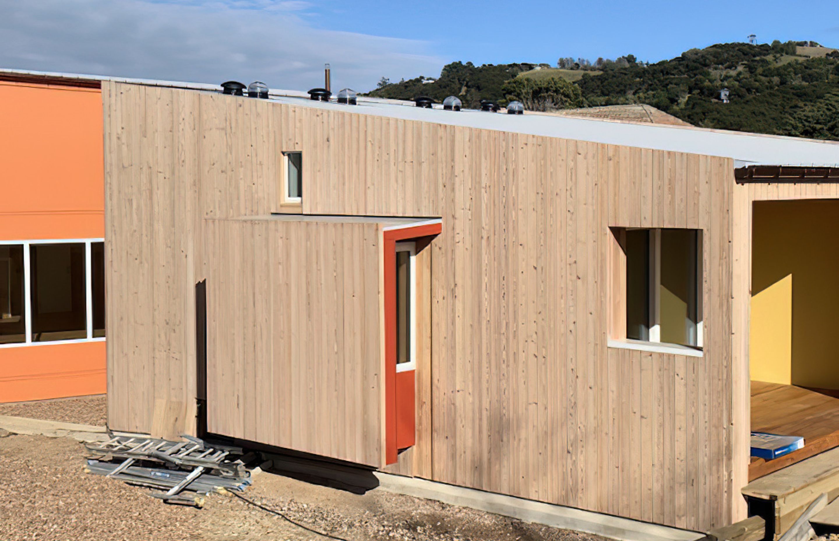 Energy-Efficient Island Style Living