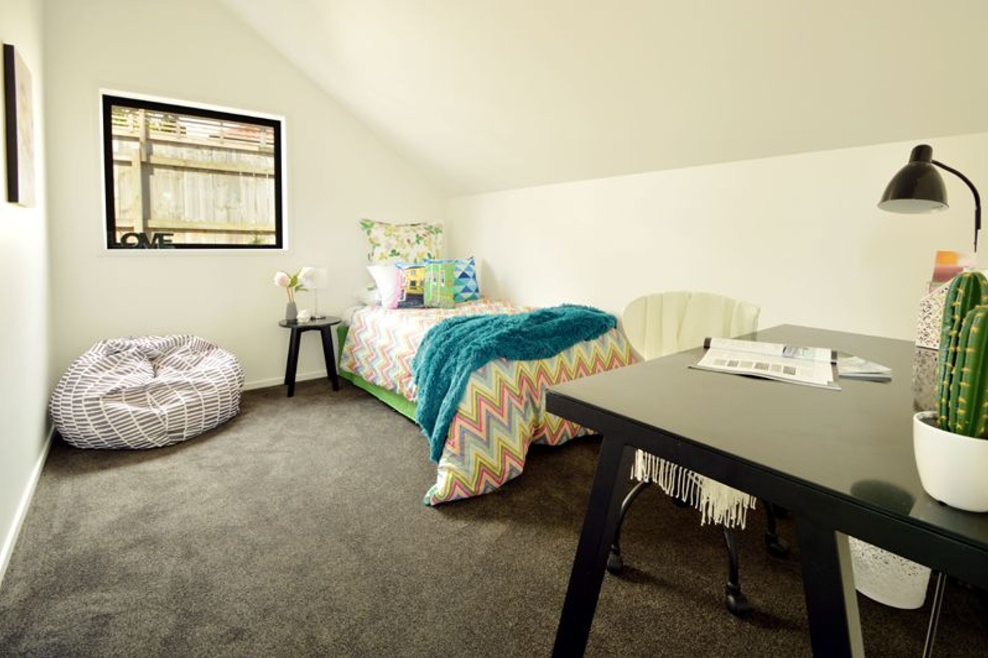 Single bedroom - This single bedroom could also be used as a study or hobby room