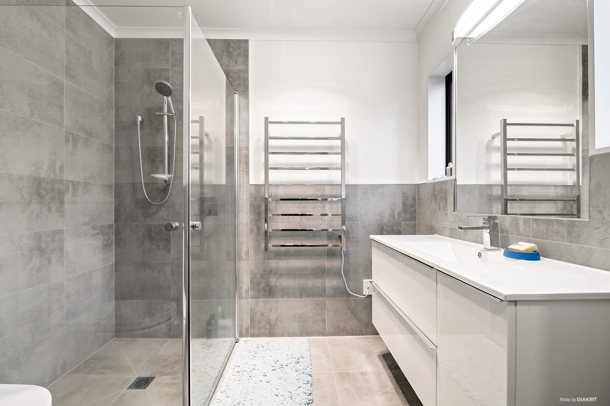 Bathroom - Large bathroom with long tiled shower