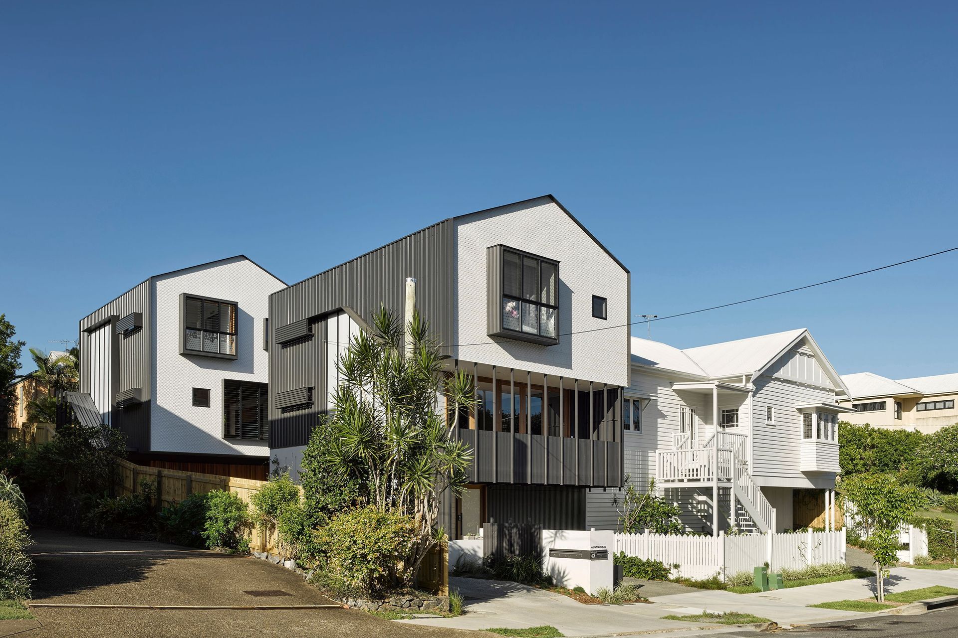 Photography: Christopher Frederick Jones, Roger D’Souza and Cathy Schusler | The contemporary three-storey townhouse references the shape, architectural elements and materials of the adjacent Queenslander.