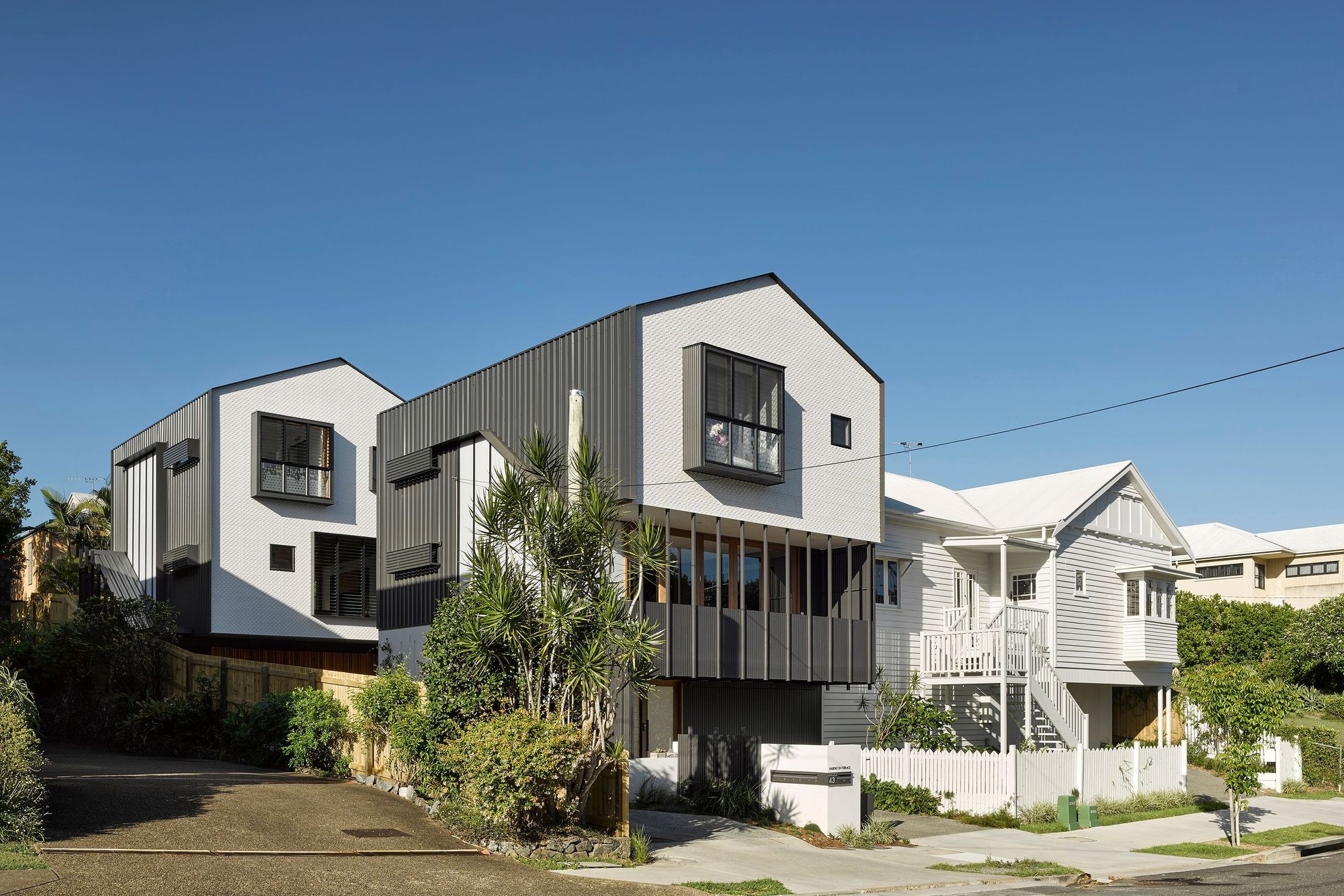 Photography: Christopher Frederick Jones, Roger D’Souza and Cathy Schusler | The contemporary three-storey townhouse references the shape, architectural elements and materials of the adjacent Queenslander.
