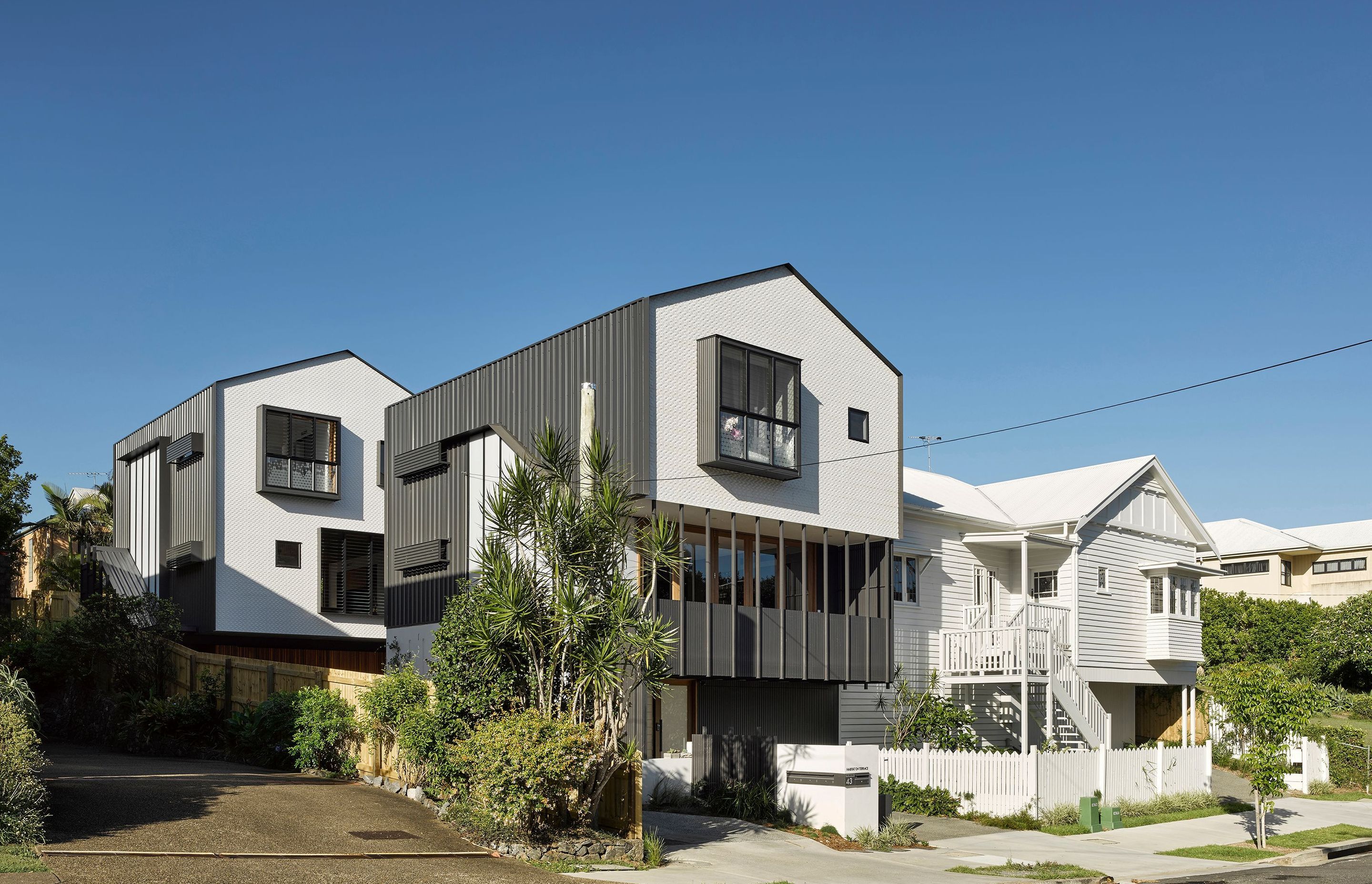 Photography: Christopher Frederick Jones, Roger D’Souza and Cathy Schusler | The contemporary three-storey townhouse references the shape, architectural elements and materials of the adjacent Queenslander.