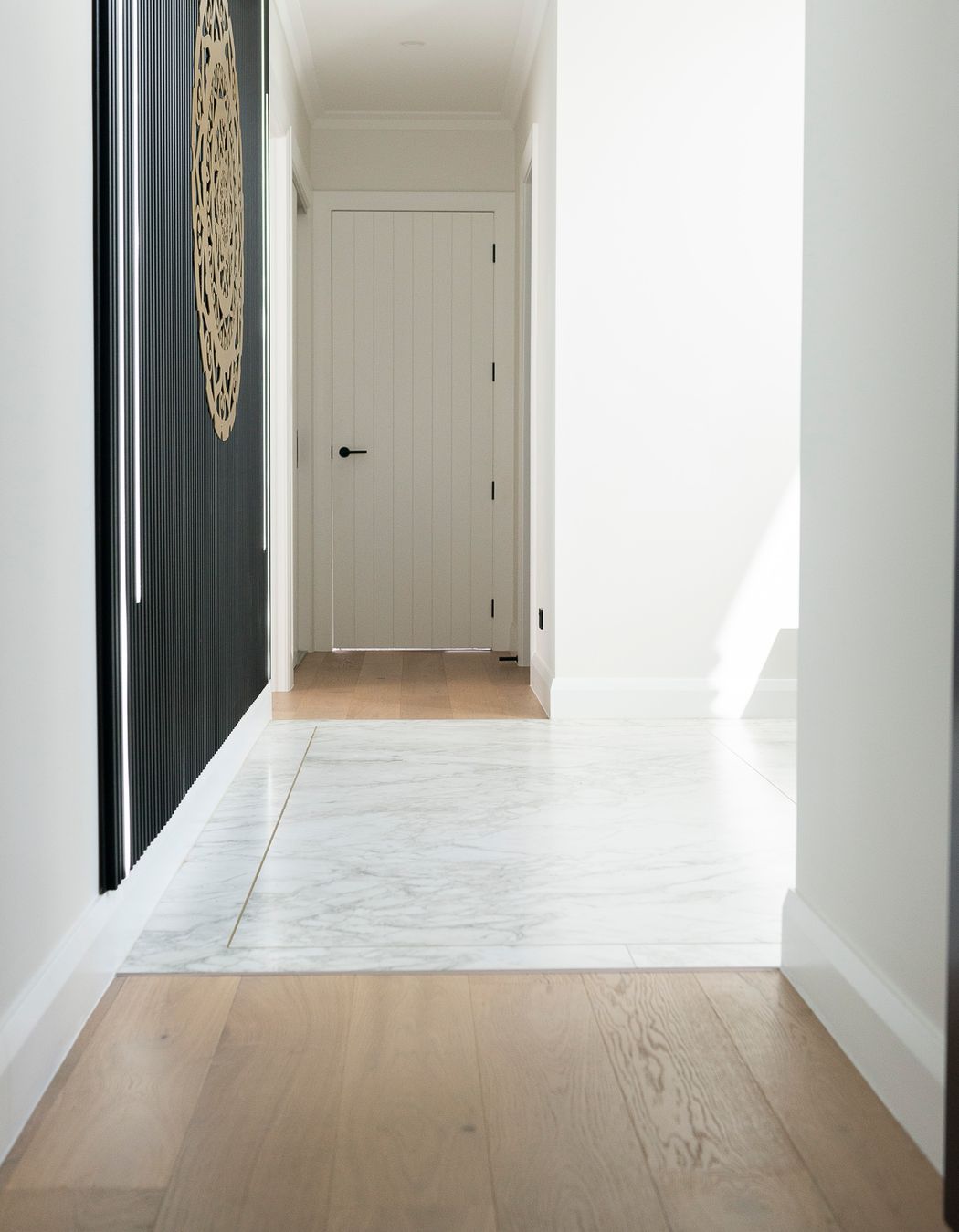 Hallway-leading-to-entrance.jpg