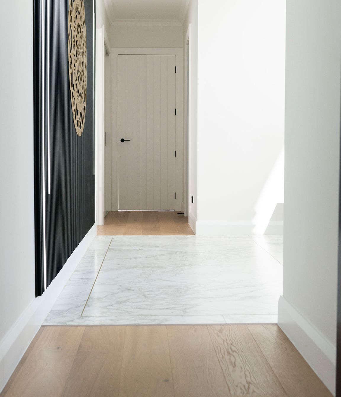 Hallway-leading-to-entrance.jpg