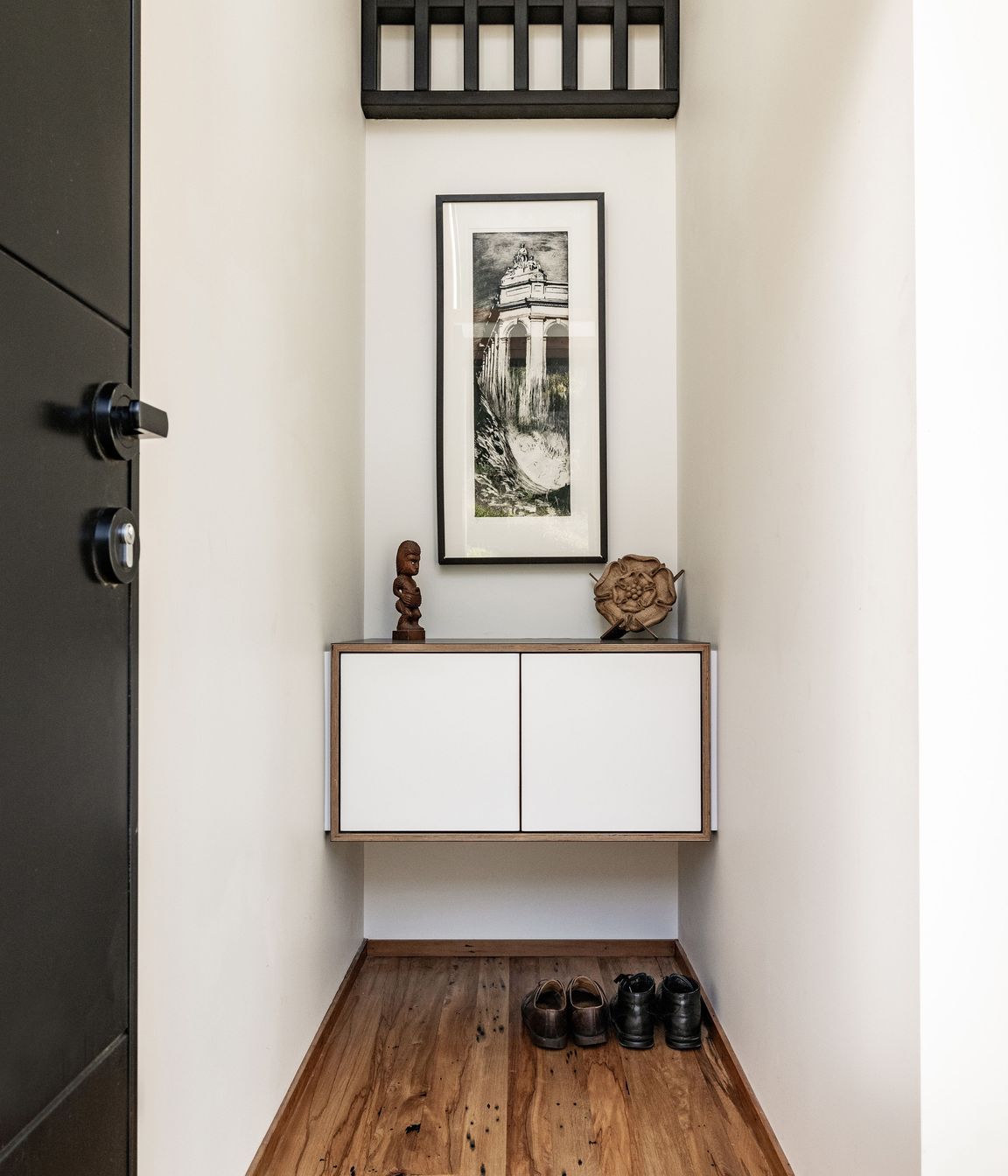 Harbour-View-Cabin-Entry-Stephen-Goodenough.jpg
