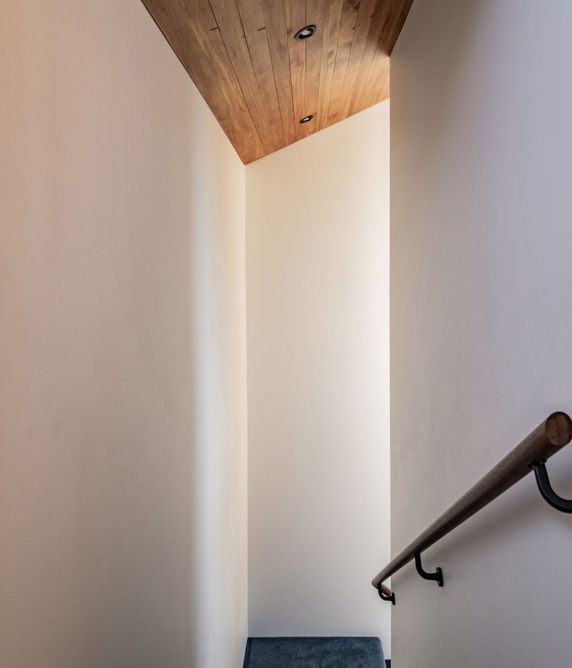 Harbour-View-Cabin-Stair-Stephen-Goodenough.jpg