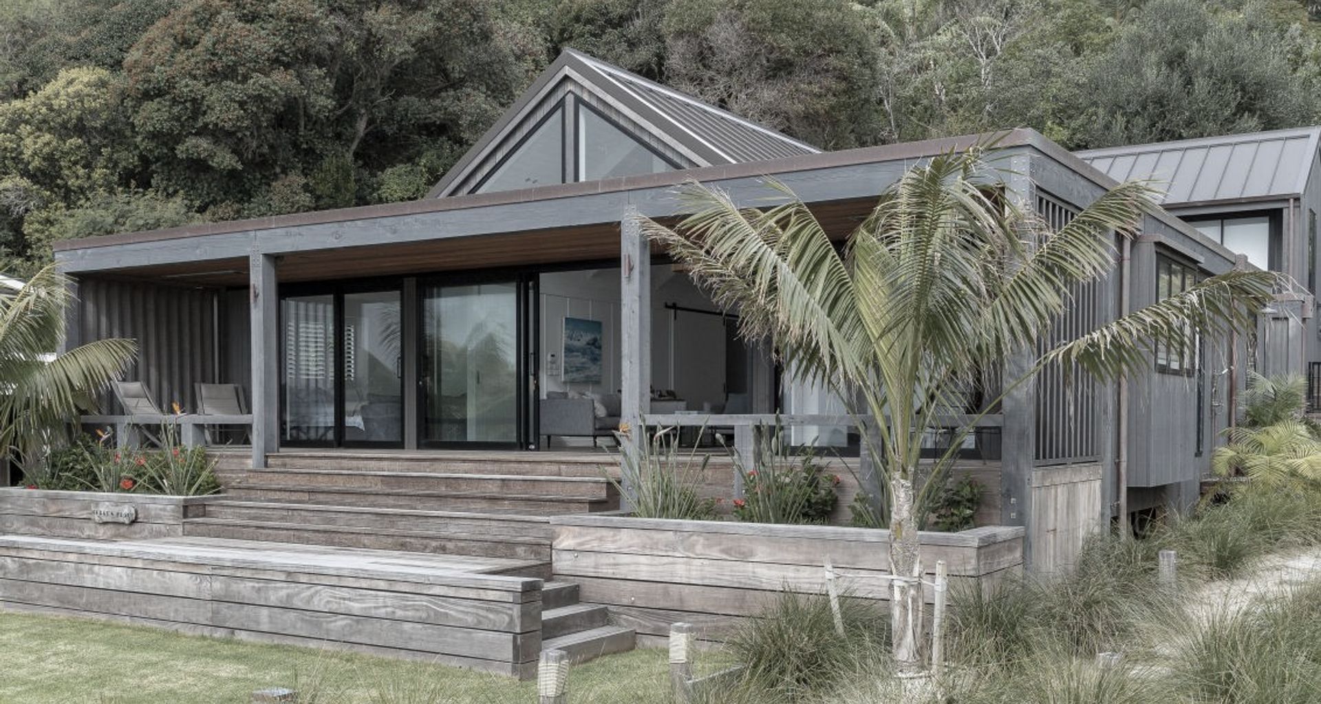 Hellaby Beach House banner