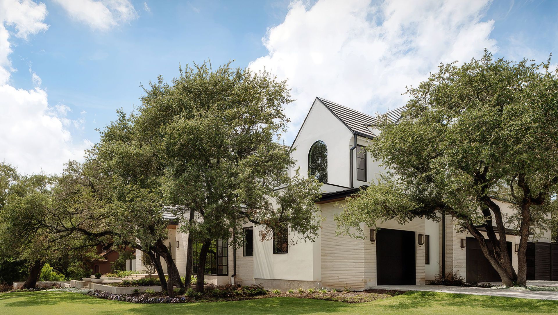 Hidden Oaks Residence banner