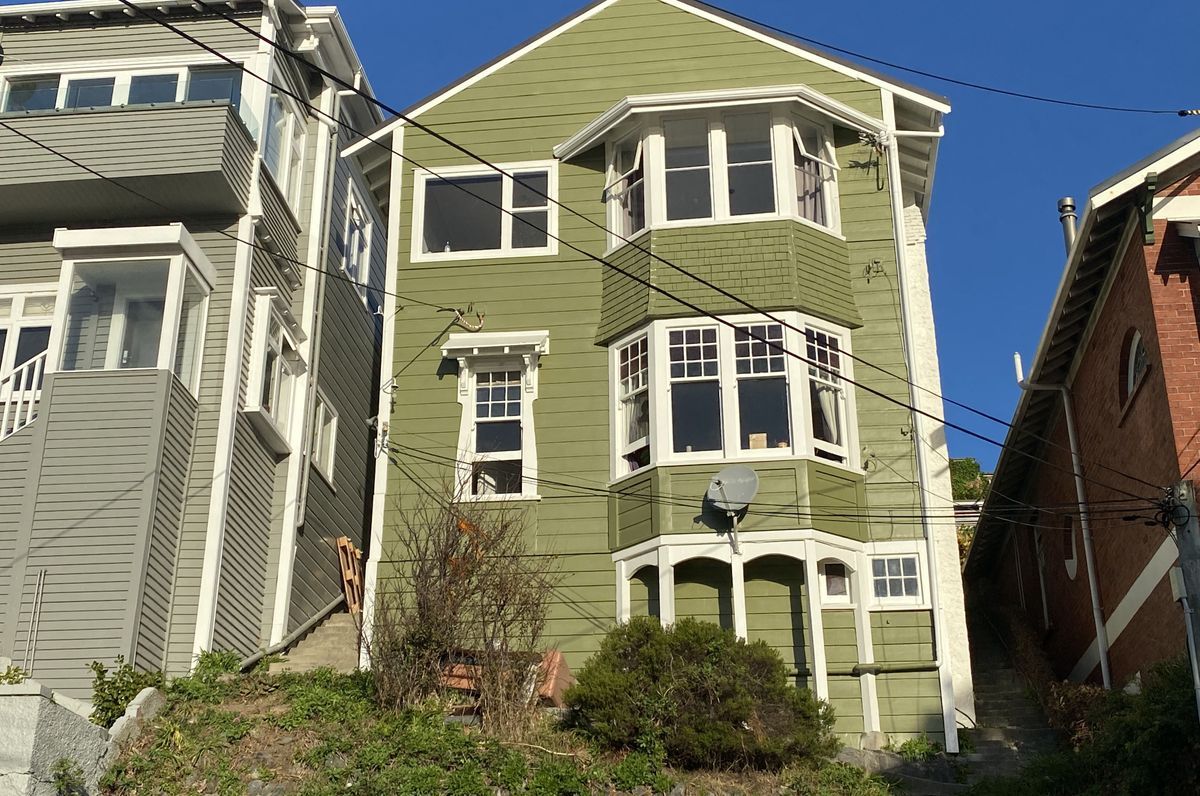 Mountvic Exterior Painting