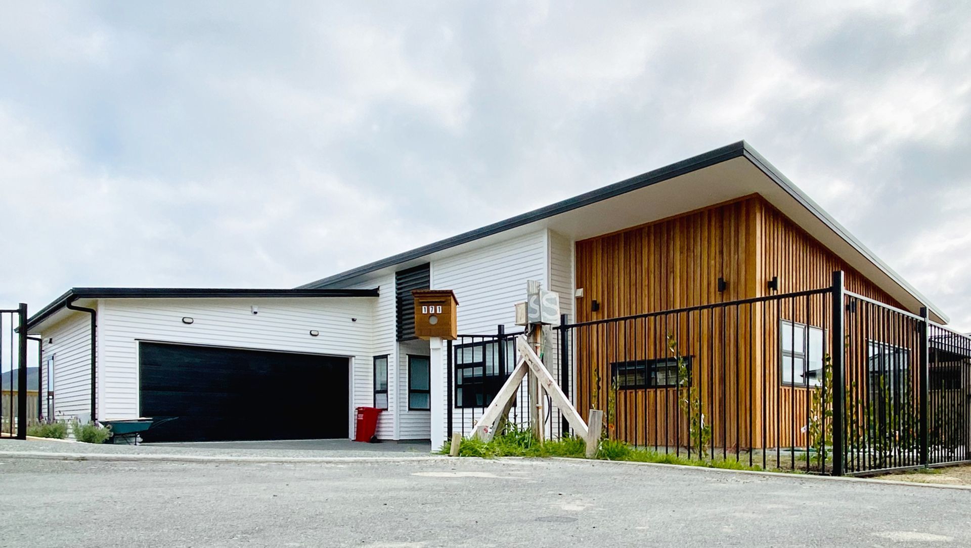John Burke, Aotea banner