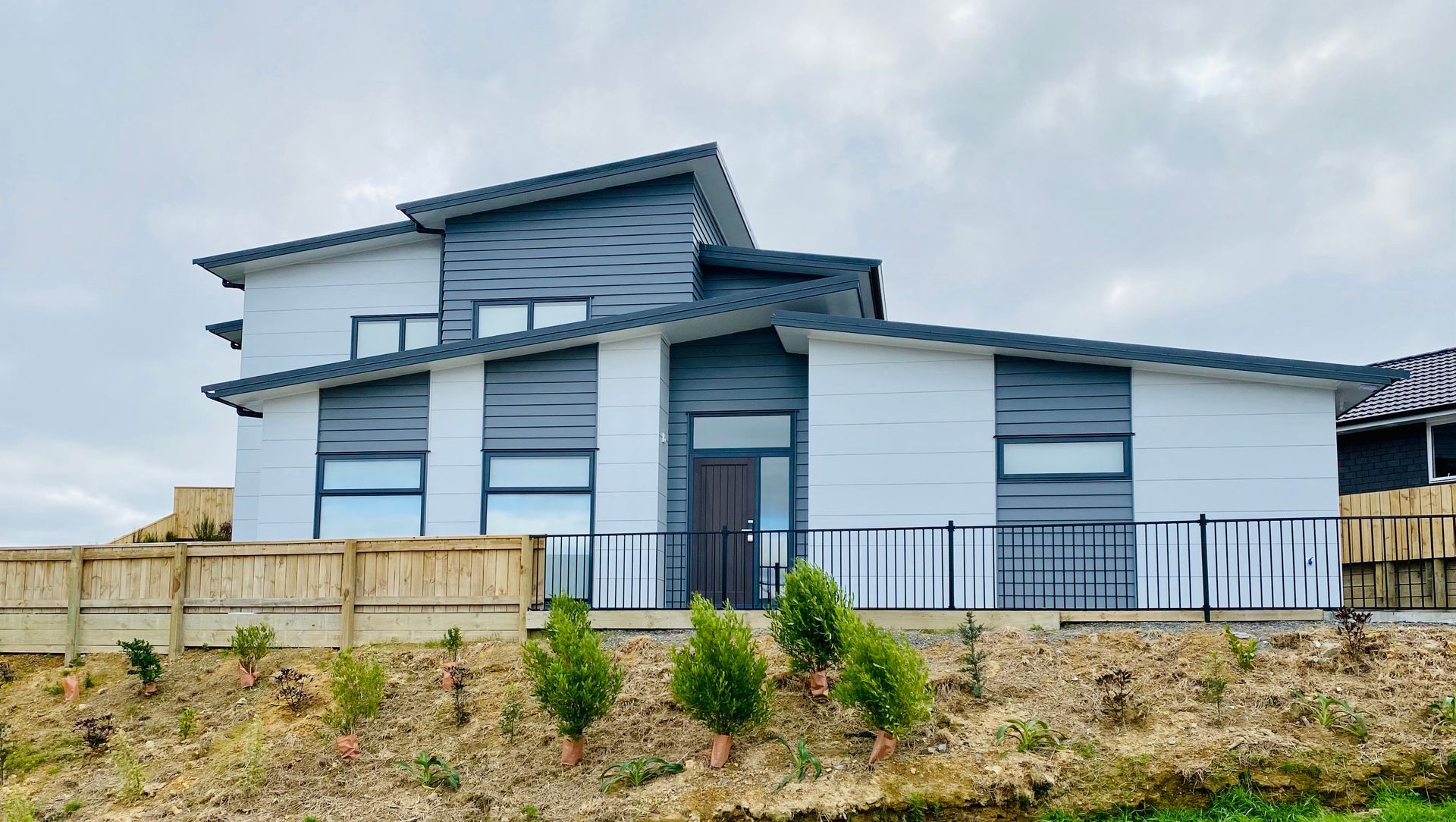 Opara Ways, Aotea banner